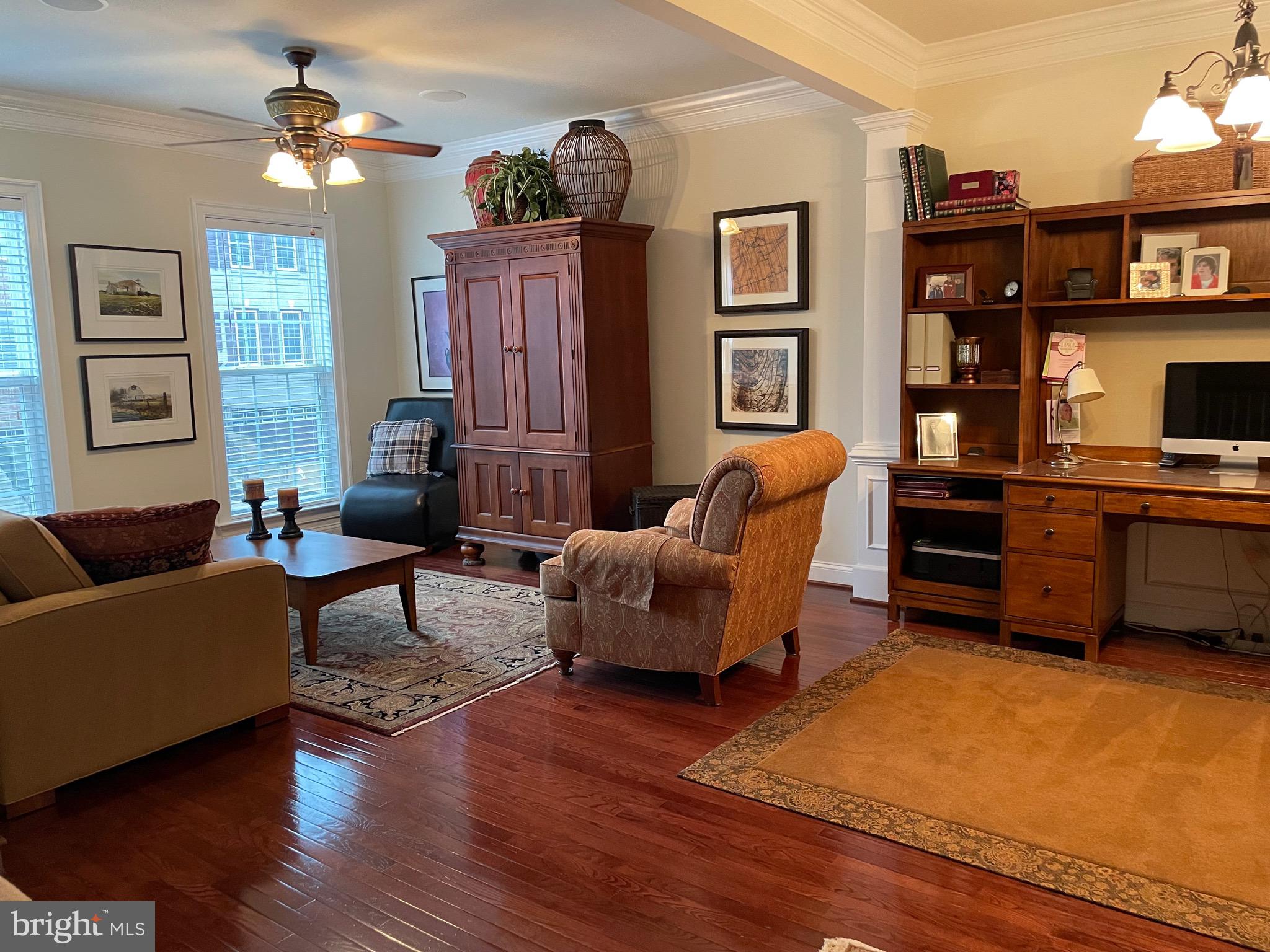 527 Glade Fern Ter SE