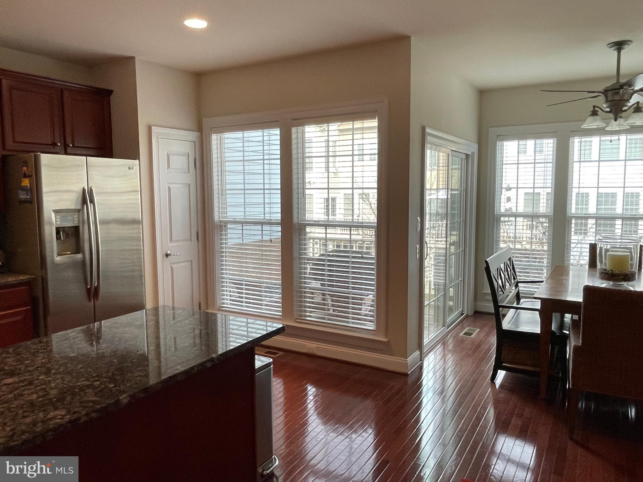 527 Glade Fern Ter SE