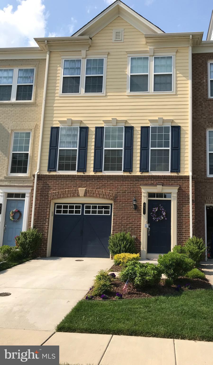 527 Glade Fern Ter SE