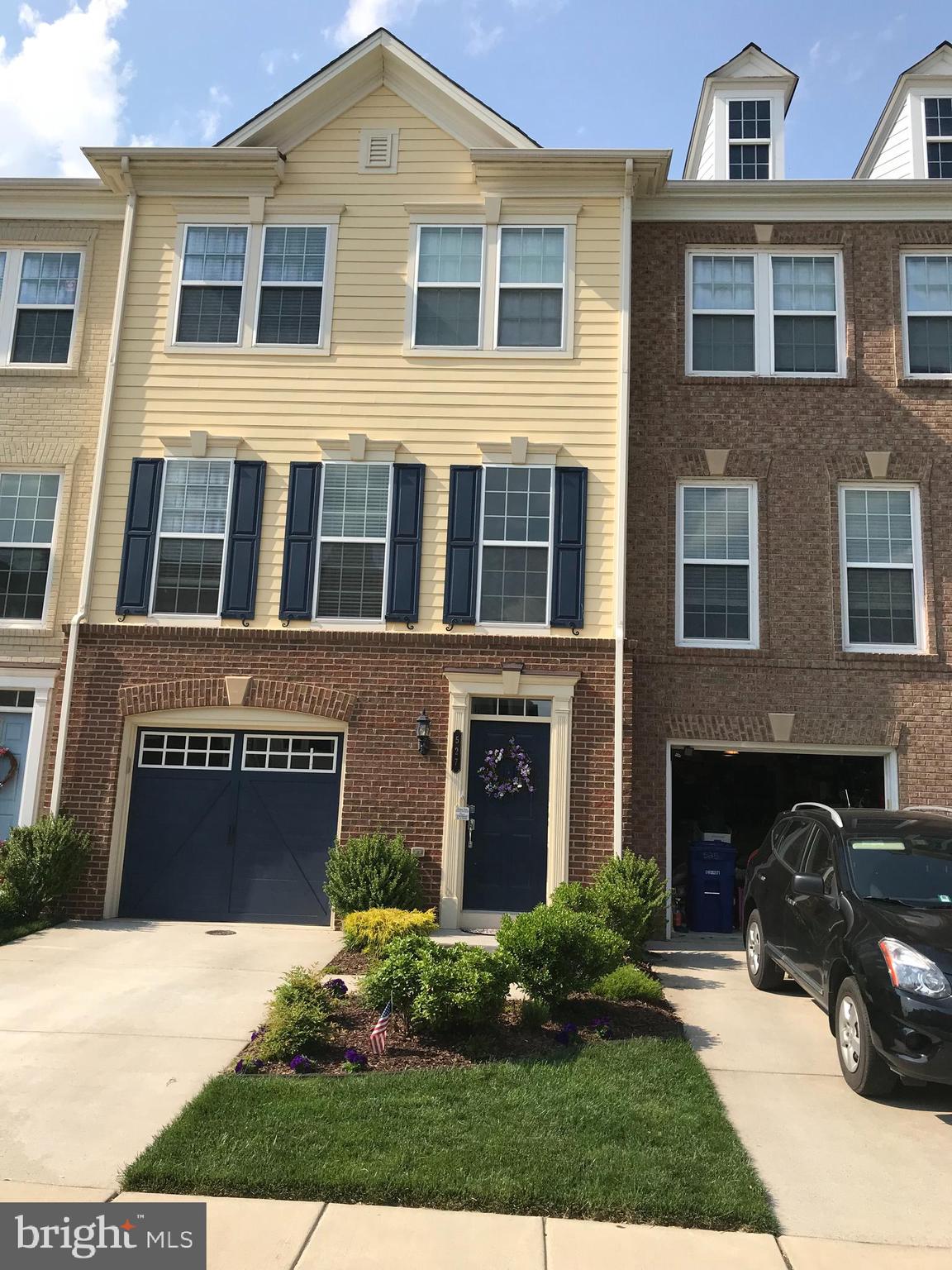 527 Glade Fern Ter SE