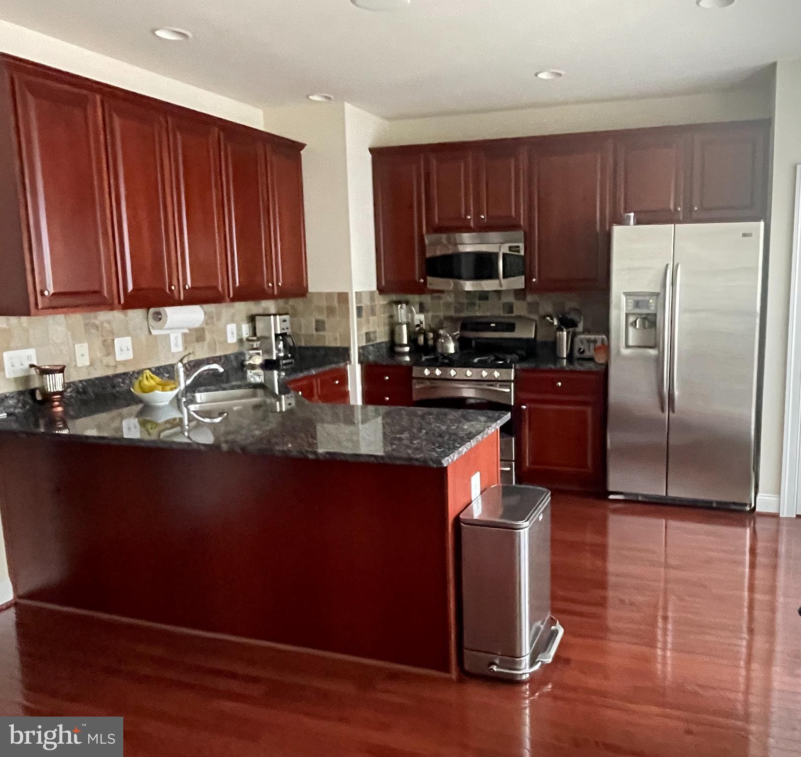 527 Glade Fern Ter SE