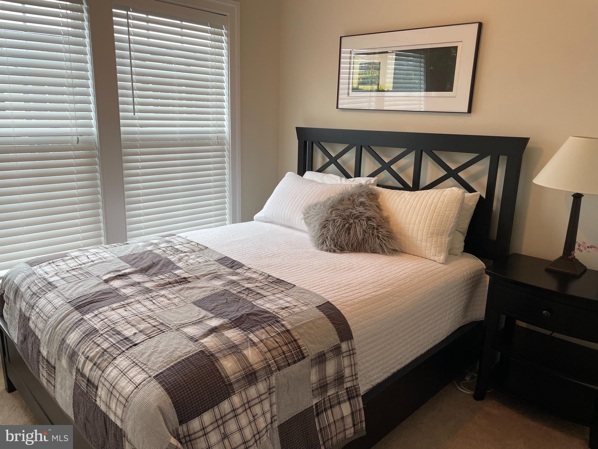 527 Glade Fern Ter SE