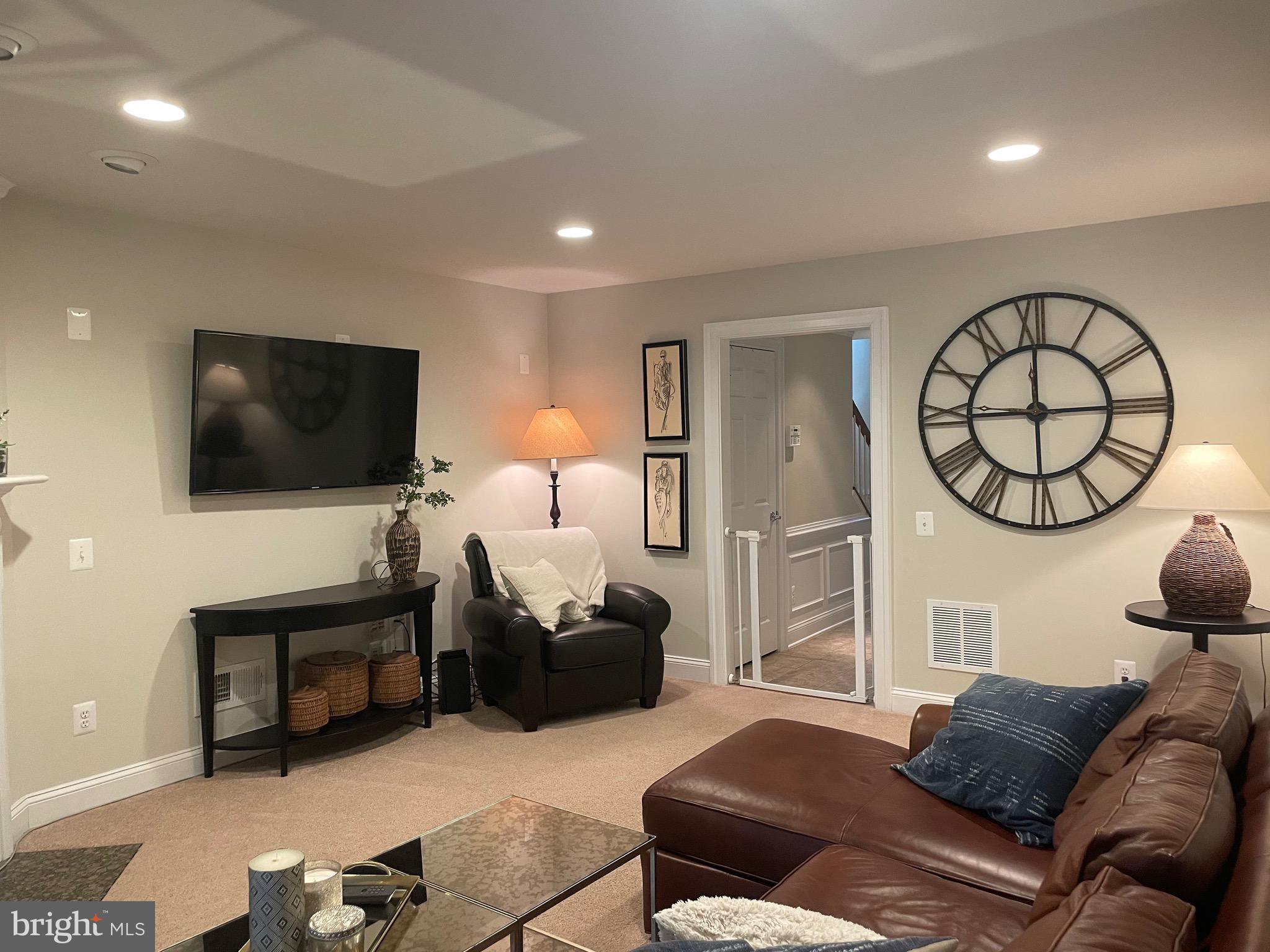 527 Glade Fern Ter SE