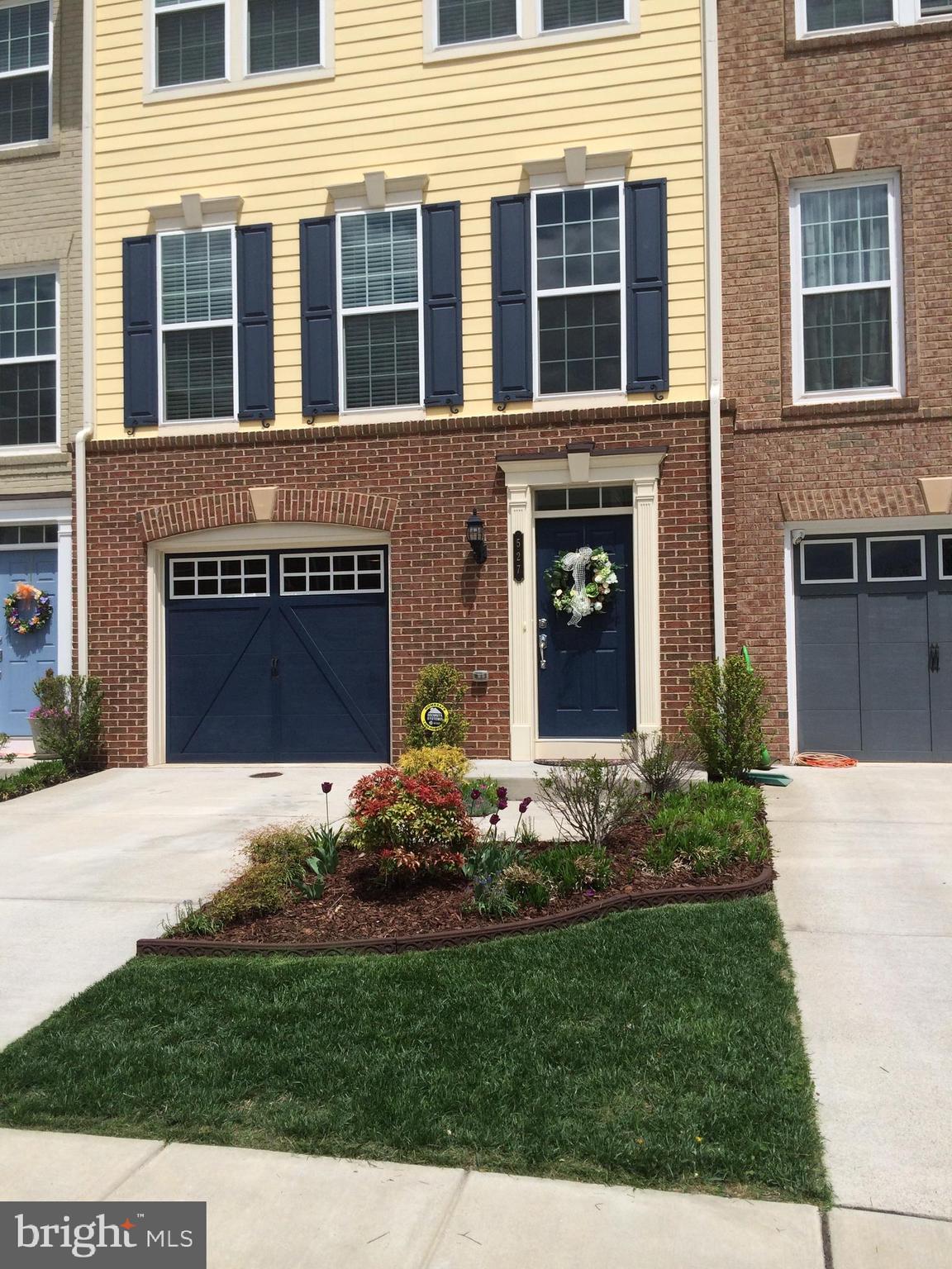 527 Glade Fern Ter SE
