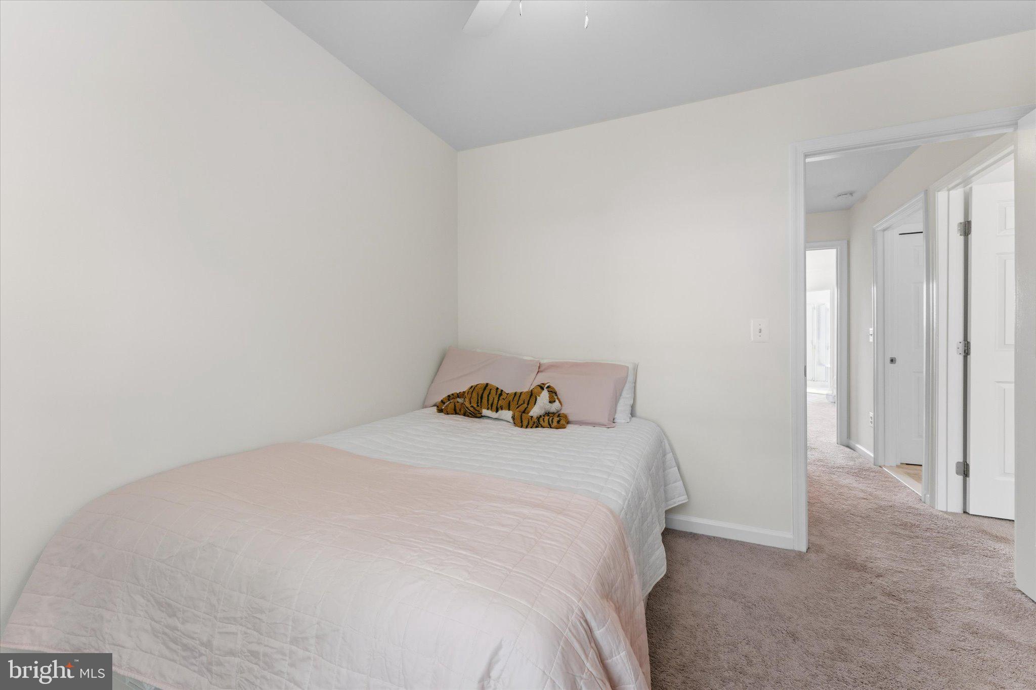 166 SHIRLEY SQUARE SE