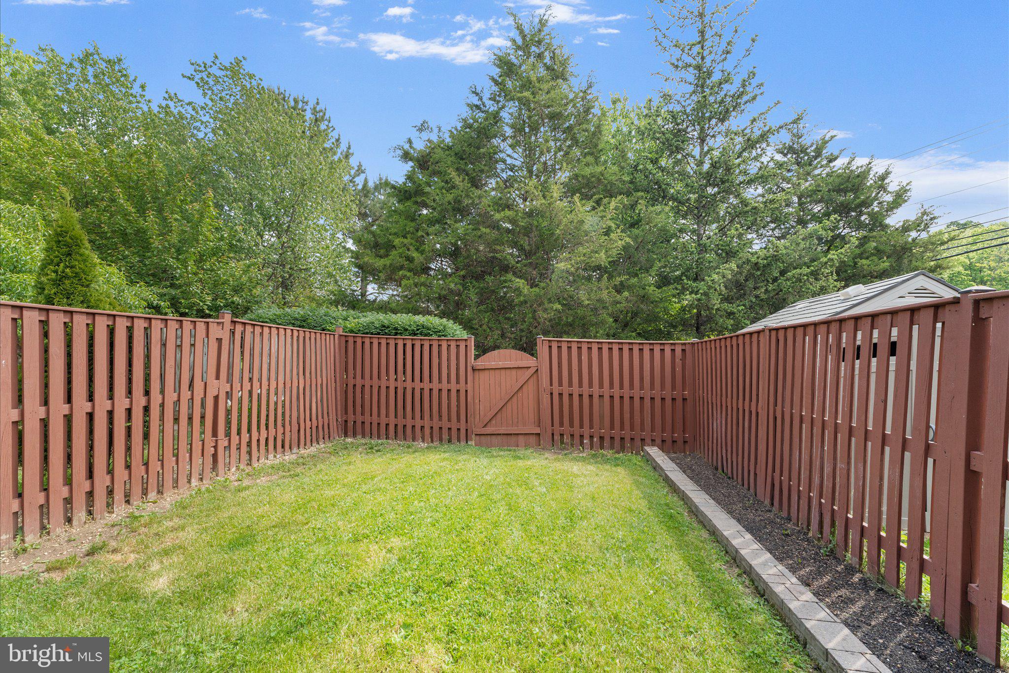 166 SHIRLEY SQUARE SE
