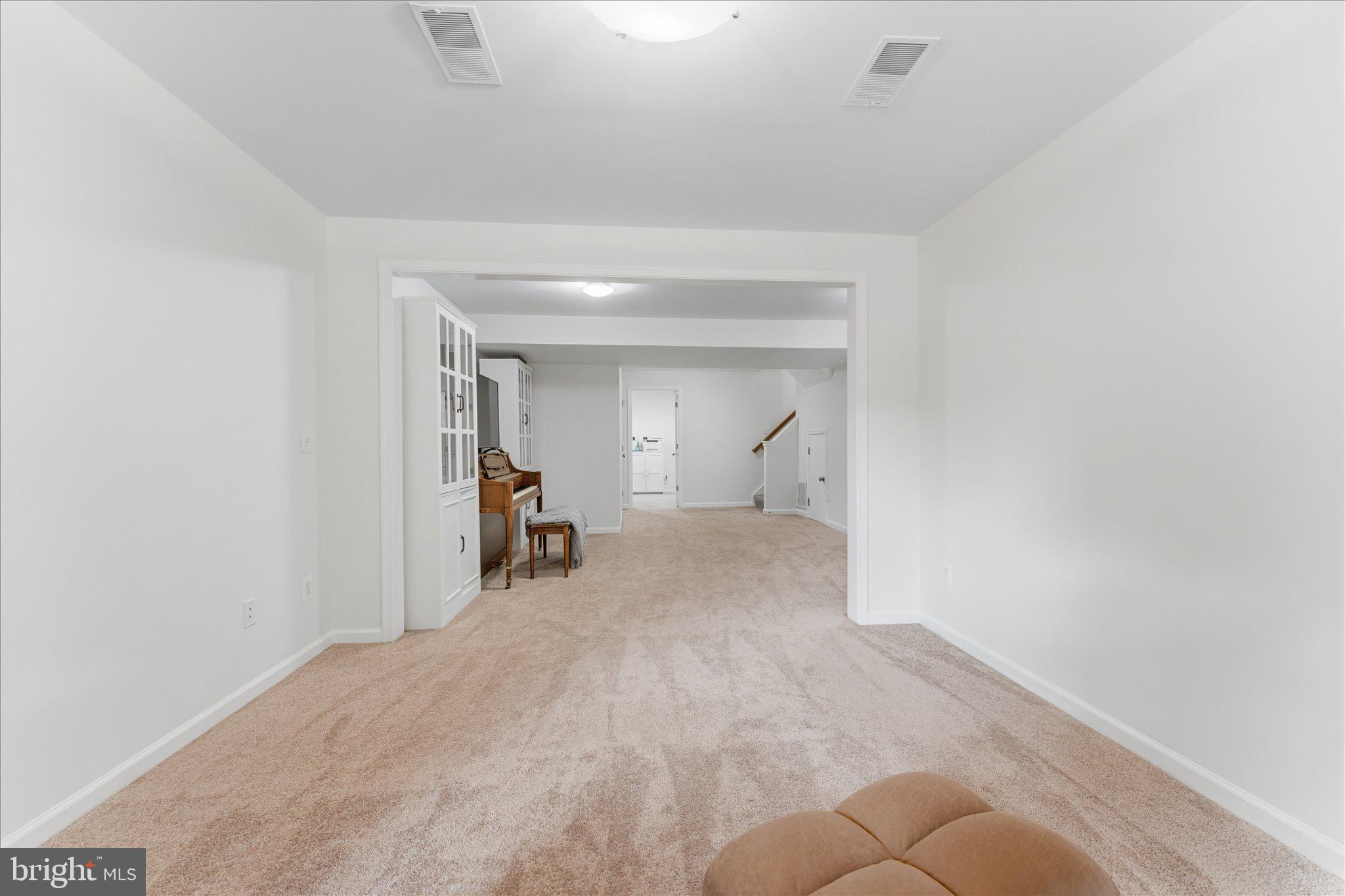 166 SHIRLEY SQUARE SE