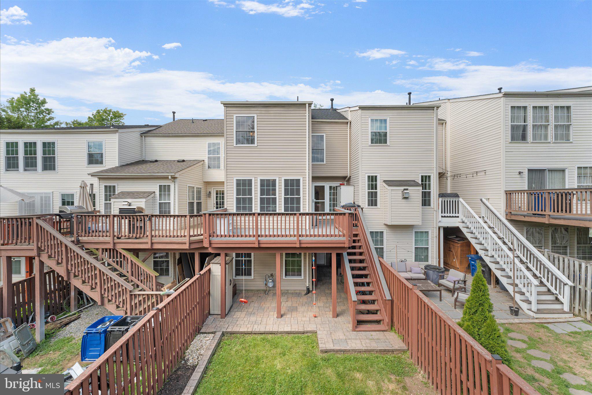 166 SHIRLEY SQUARE SE