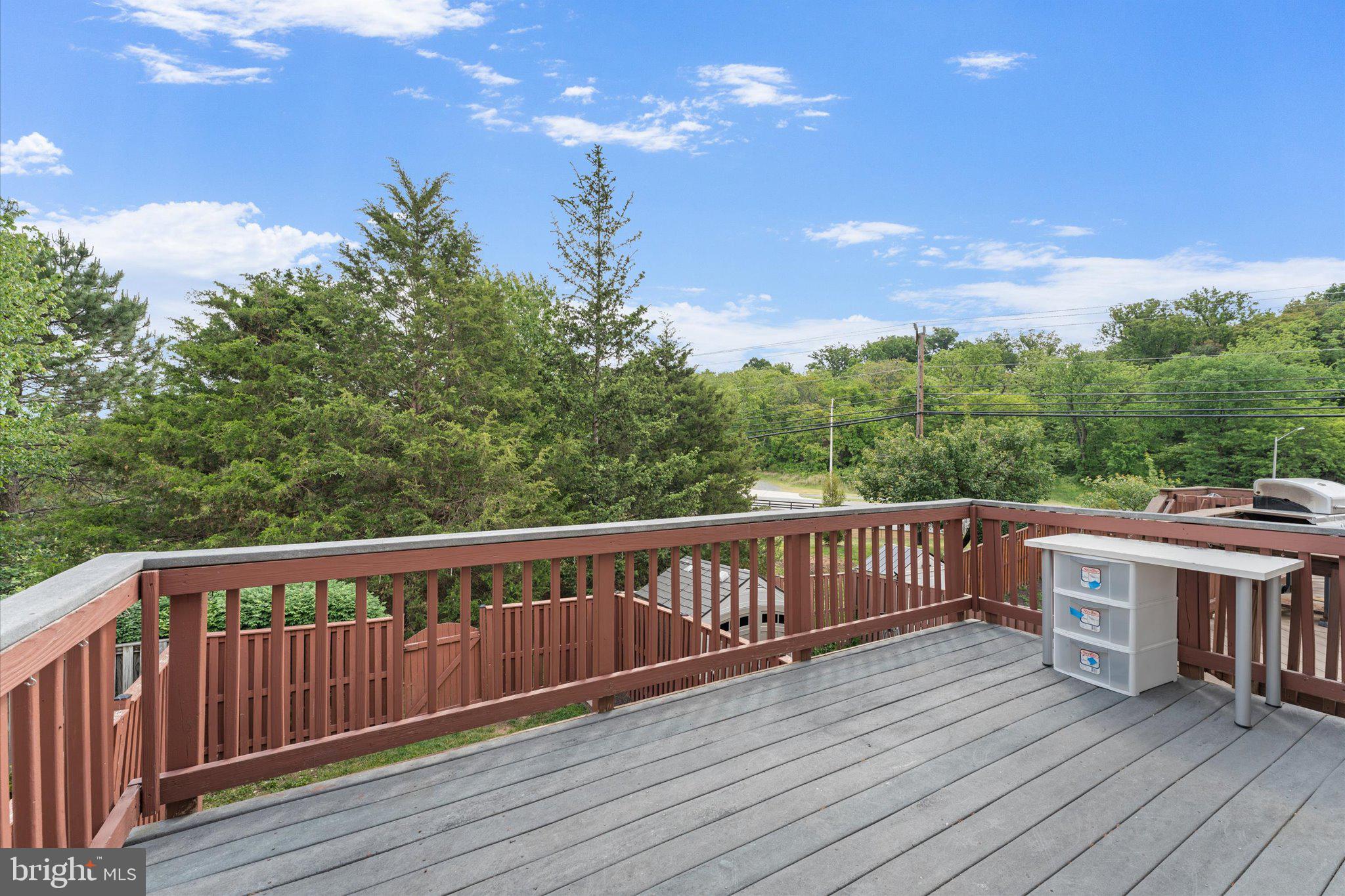 166 SHIRLEY SQUARE SE