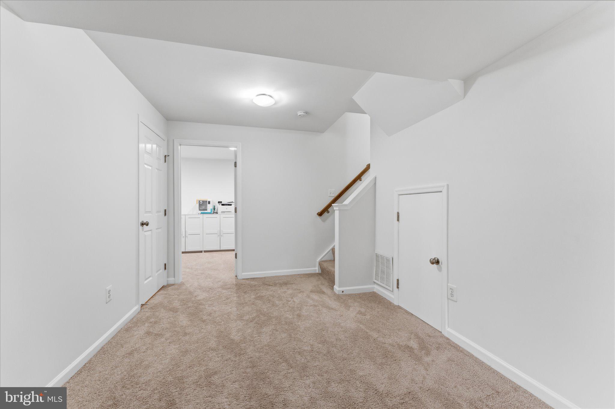 166 SHIRLEY SQUARE SE