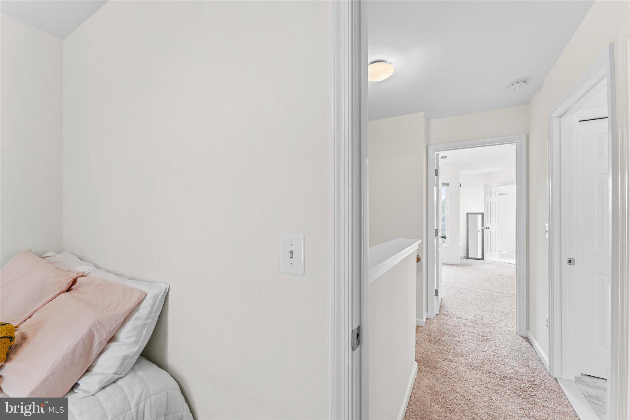 166 SHIRLEY SQUARE SE