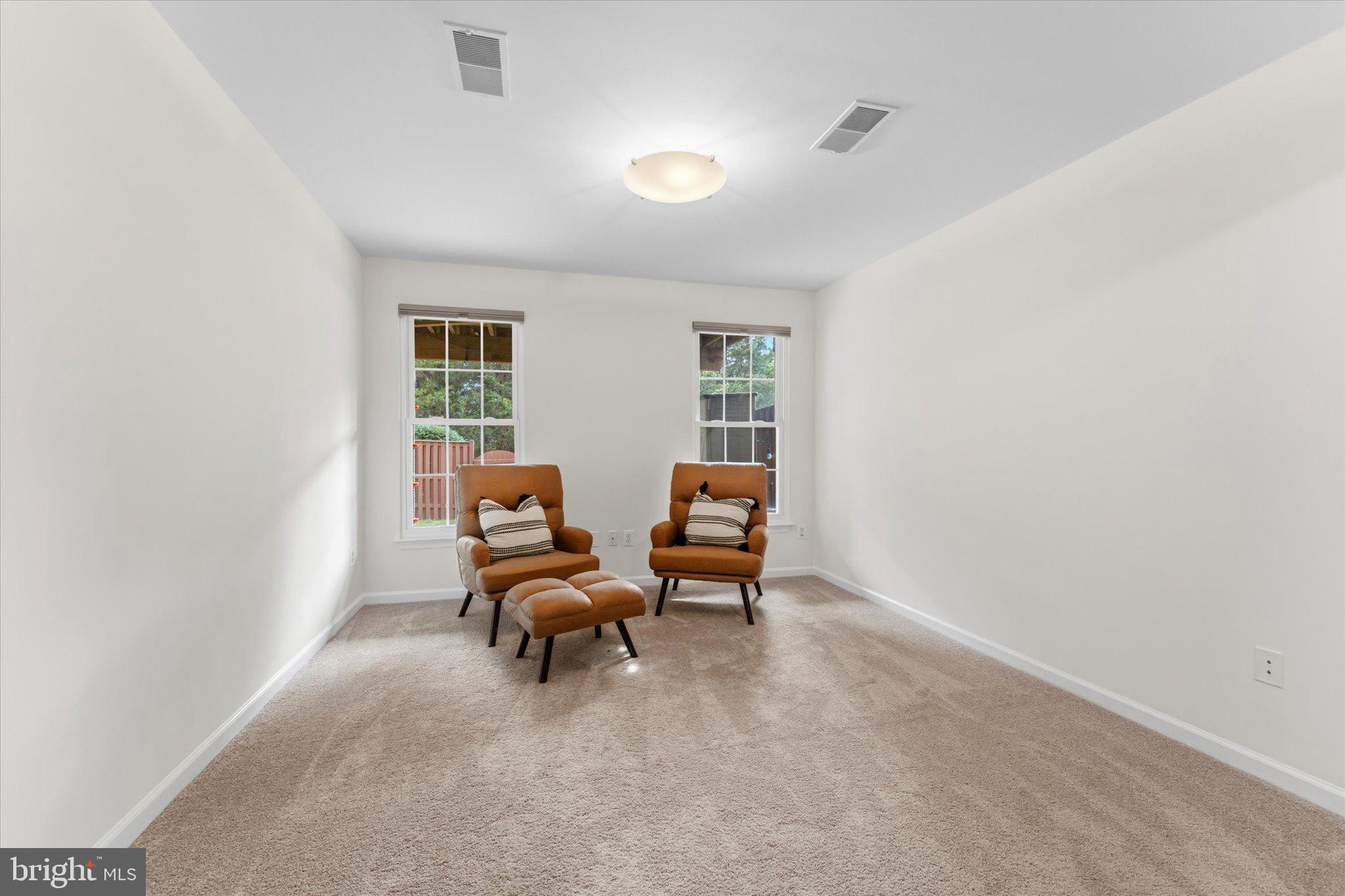 166 SHIRLEY SQUARE SE