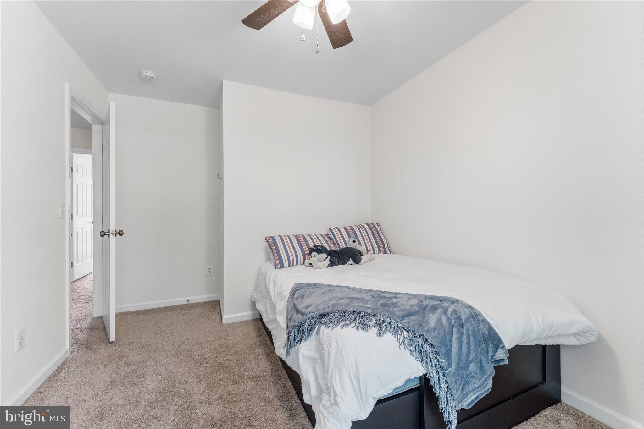 166 SHIRLEY SQUARE SE