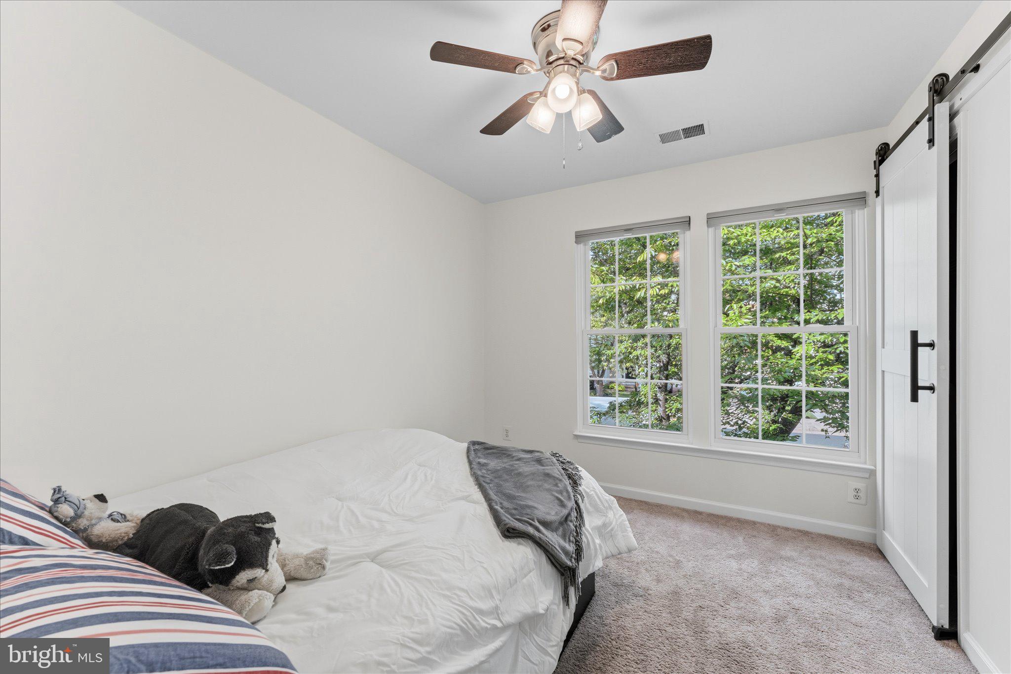 166 SHIRLEY SQUARE SE