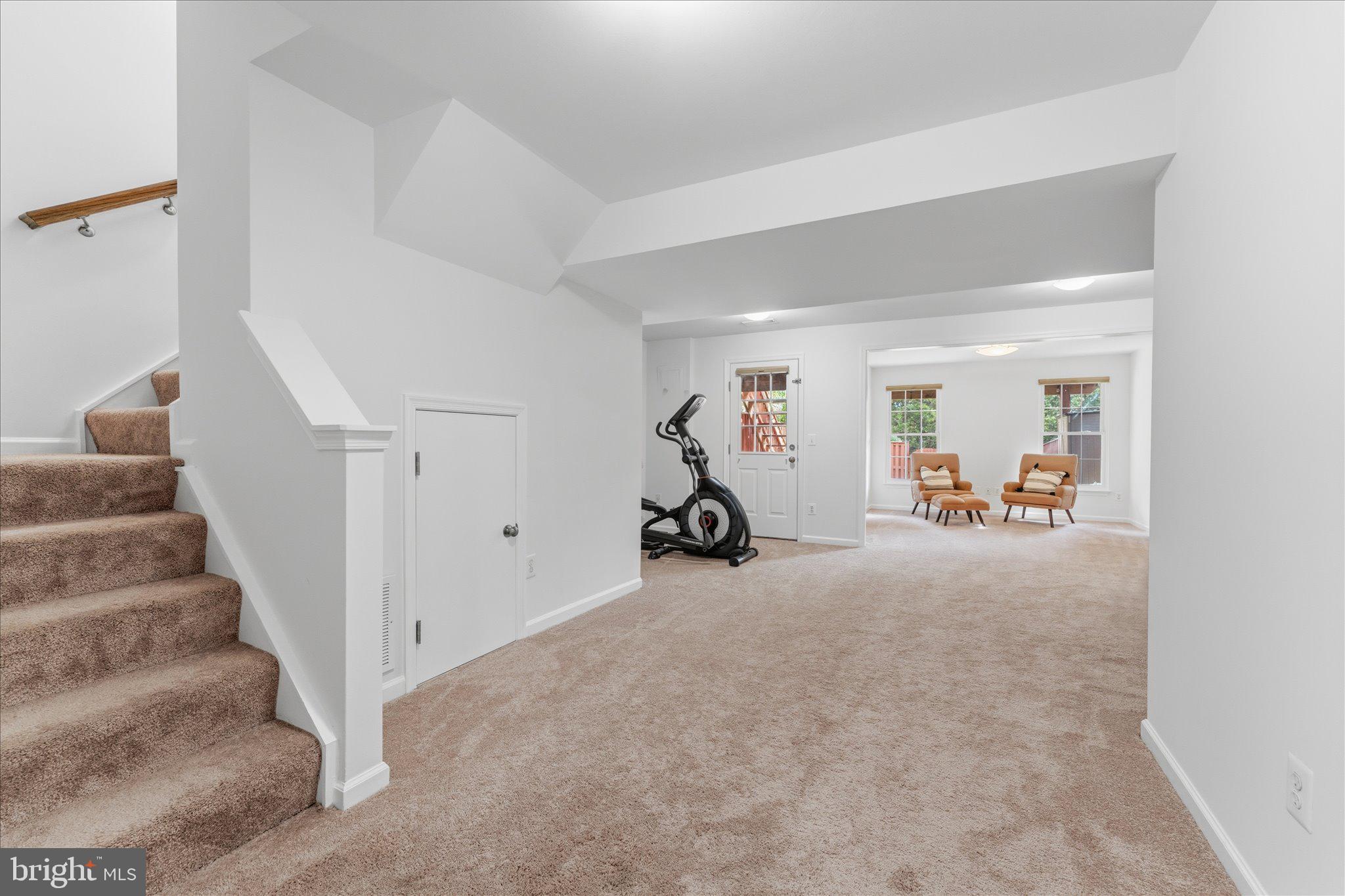 166 SHIRLEY SQUARE SE