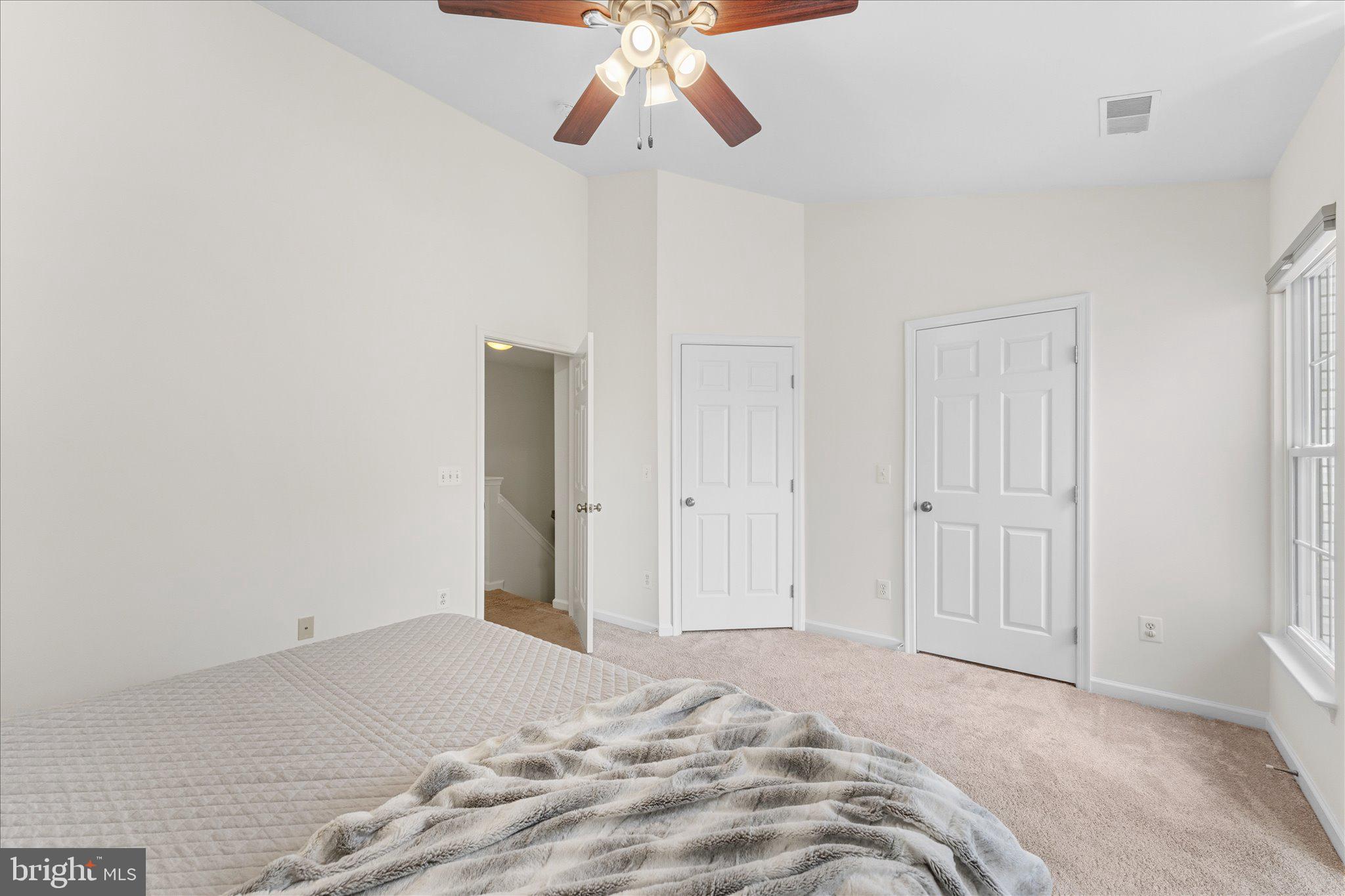 166 SHIRLEY SQUARE SE