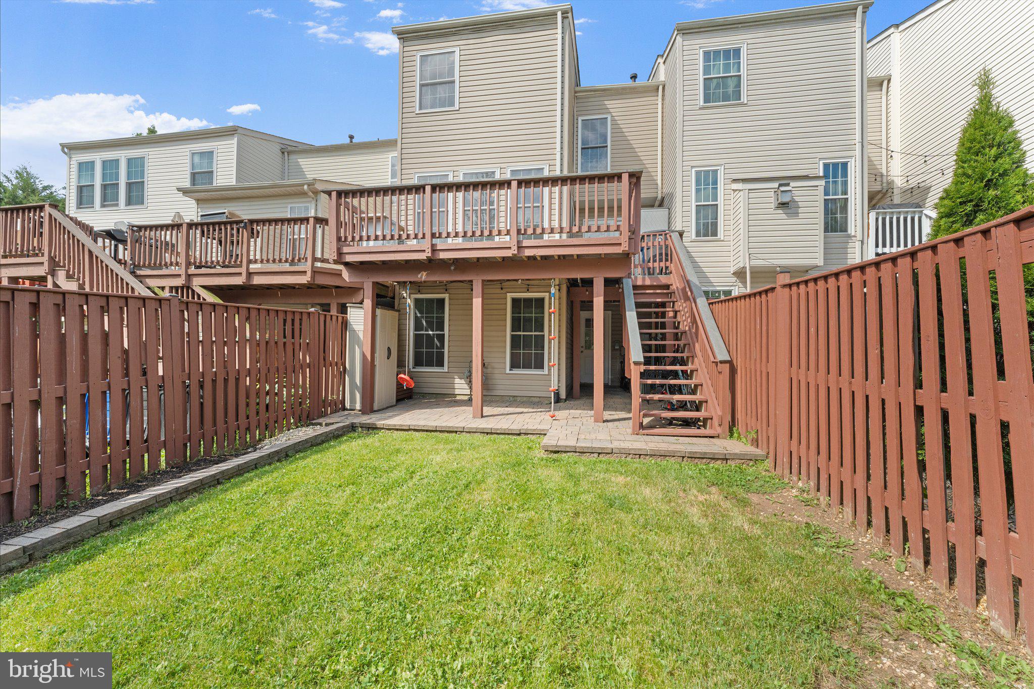 166 SHIRLEY SQUARE SE