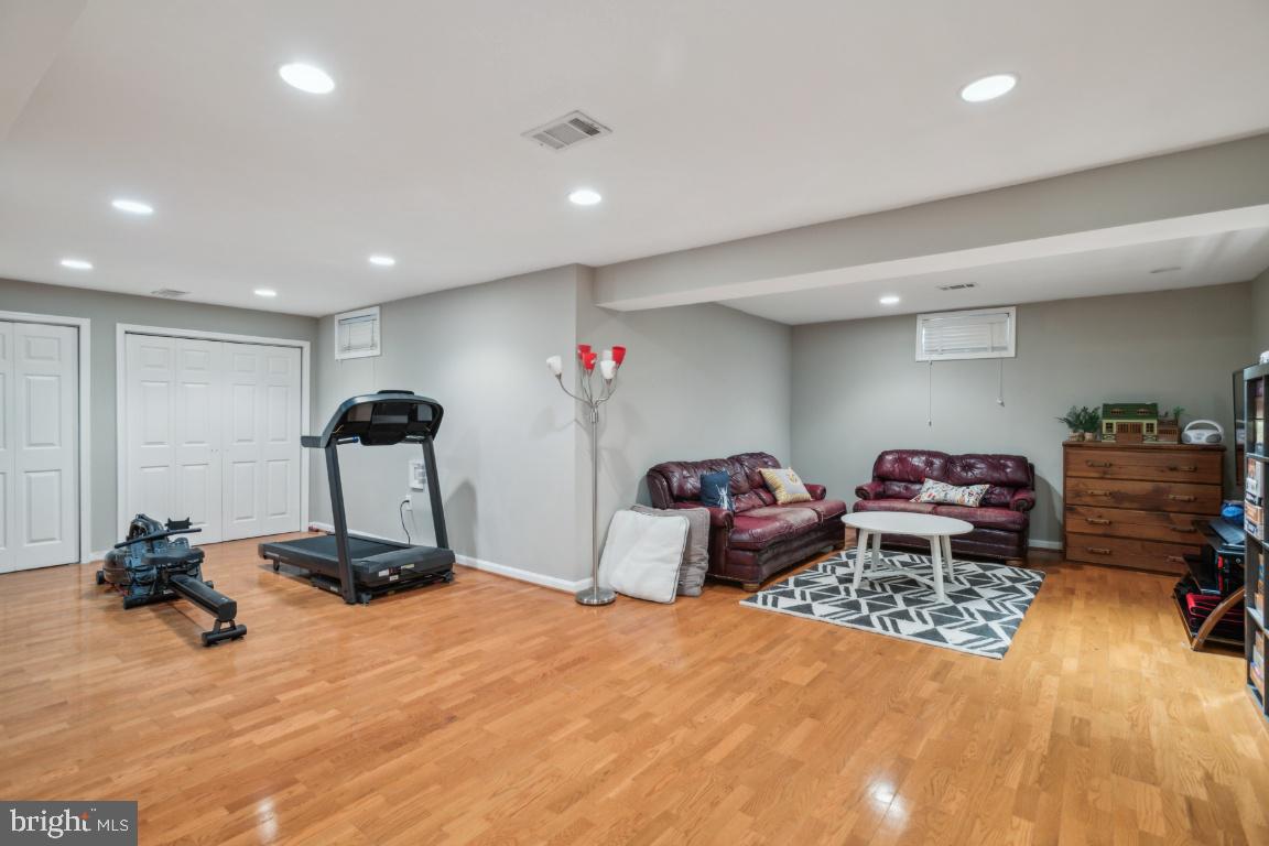 8645 Adrienne Pl