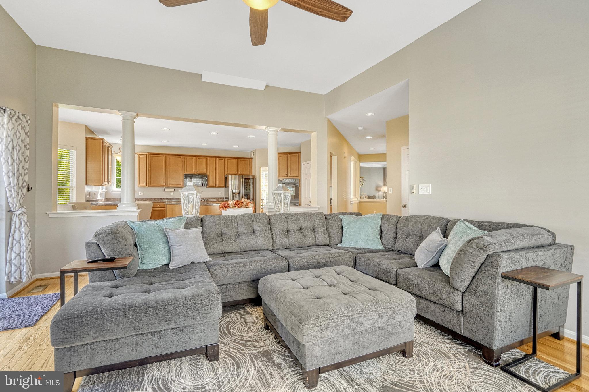9573 Loma Dr
