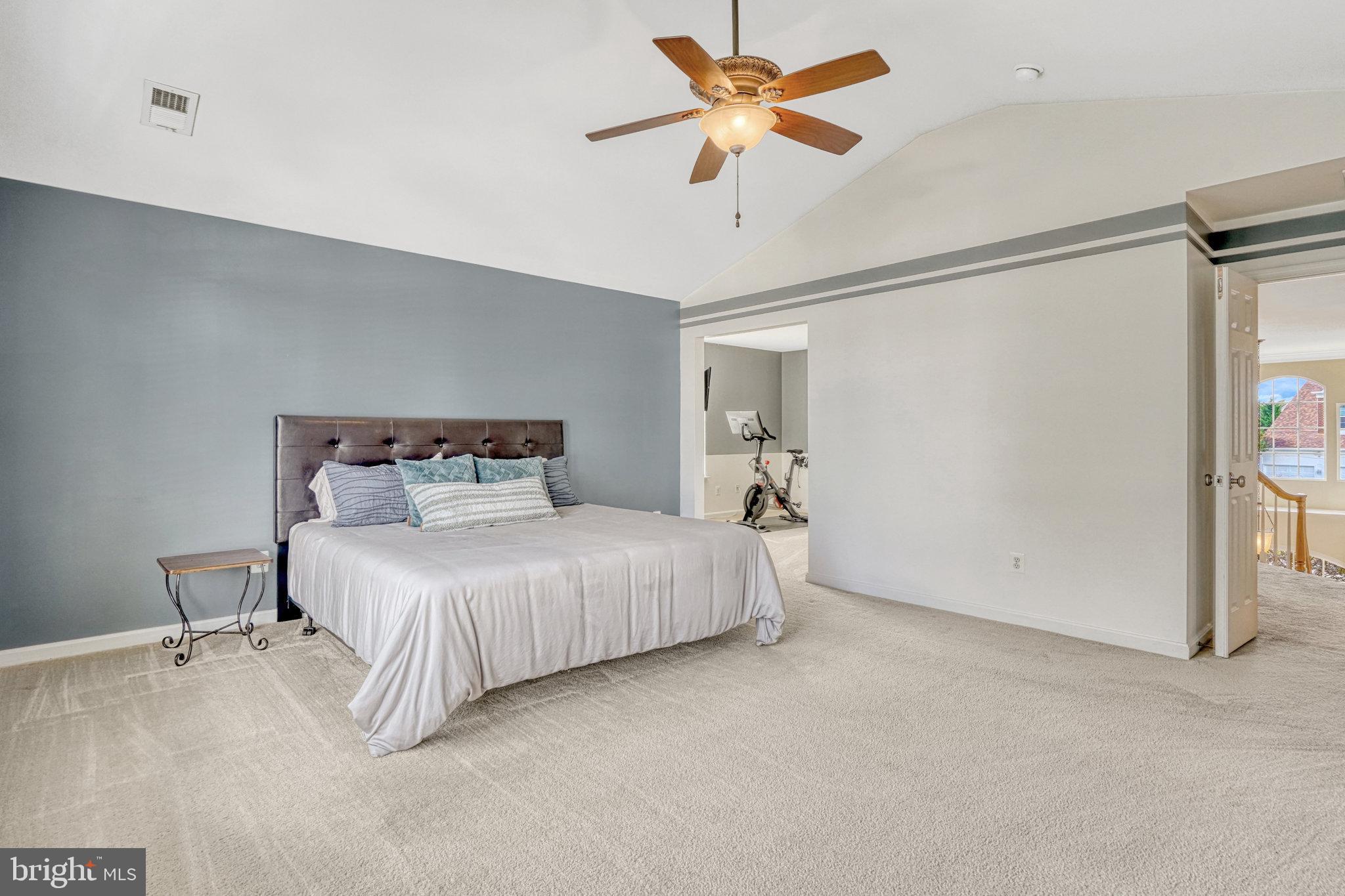 9573 Loma Dr