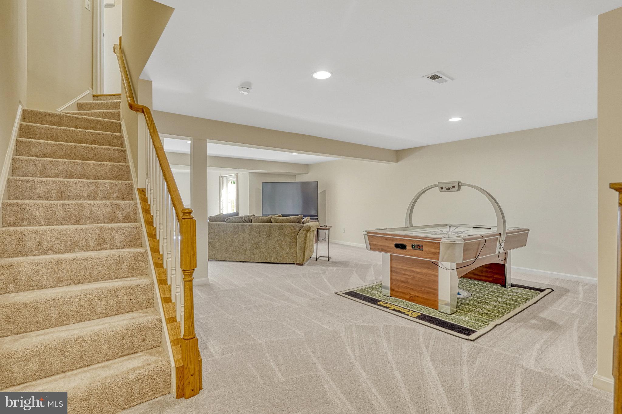 9573 Loma Dr