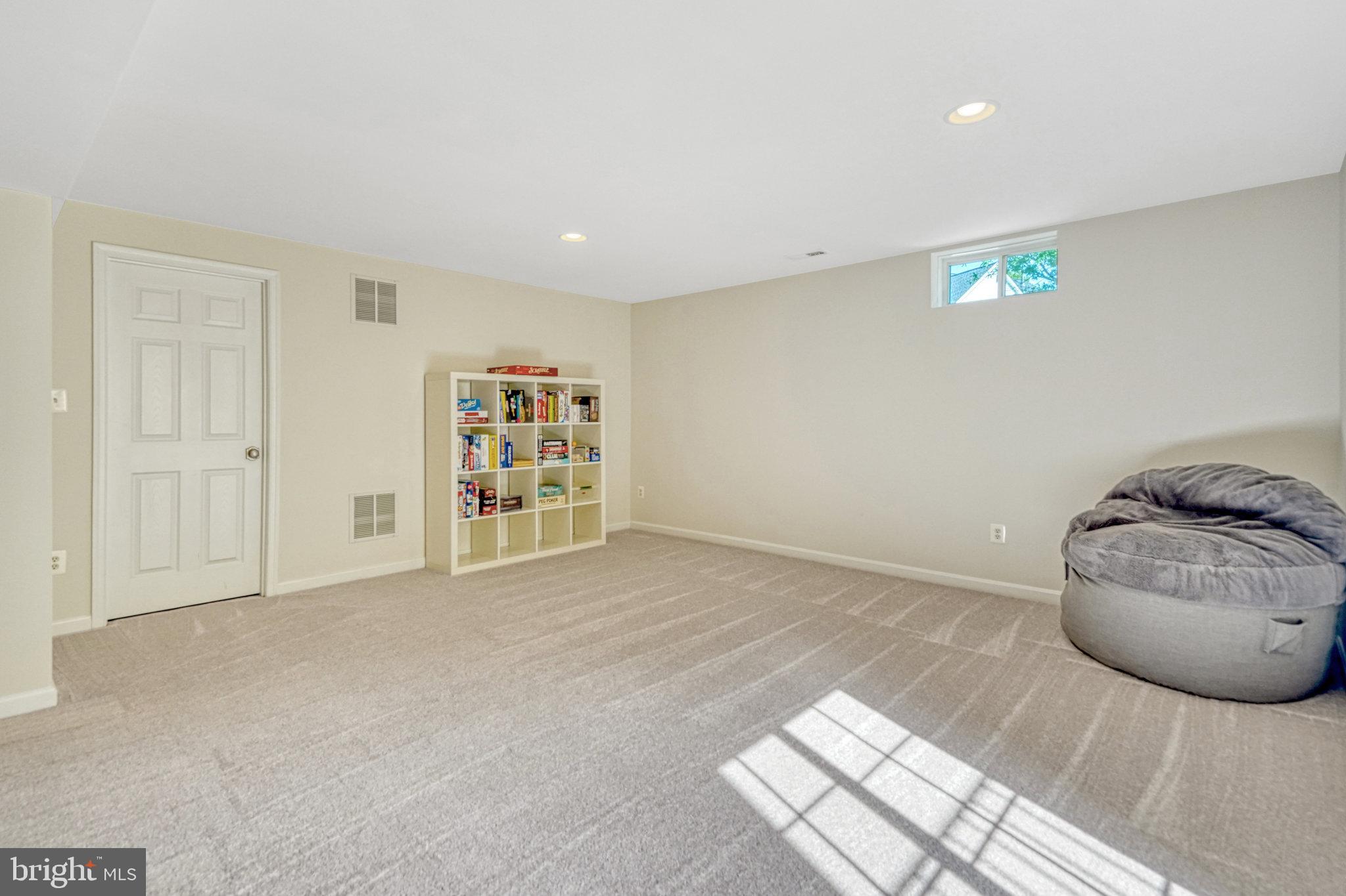 9573 Loma Dr