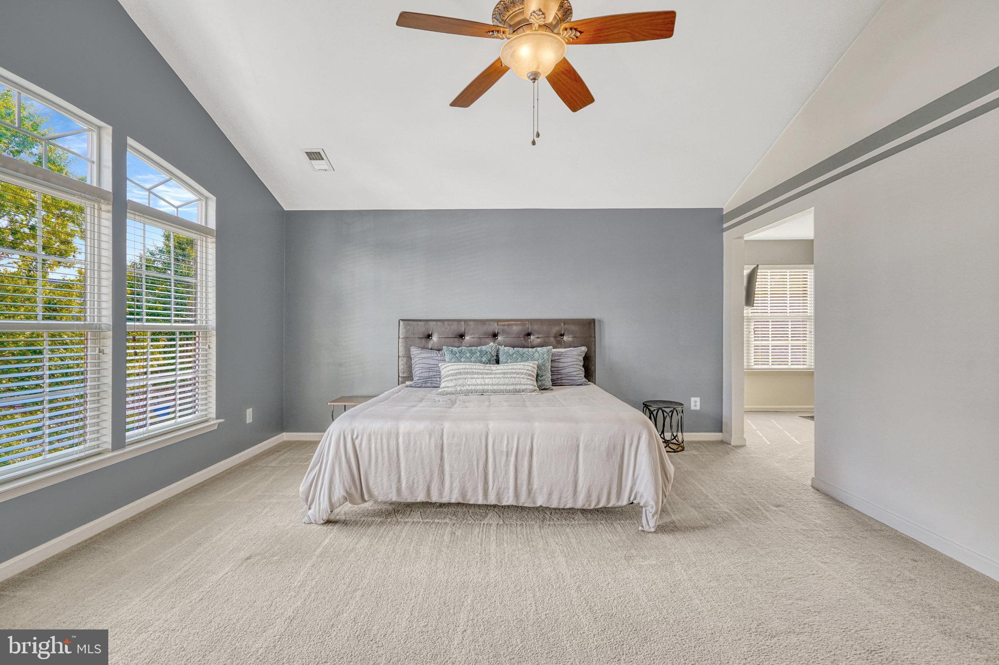9573 Loma Dr