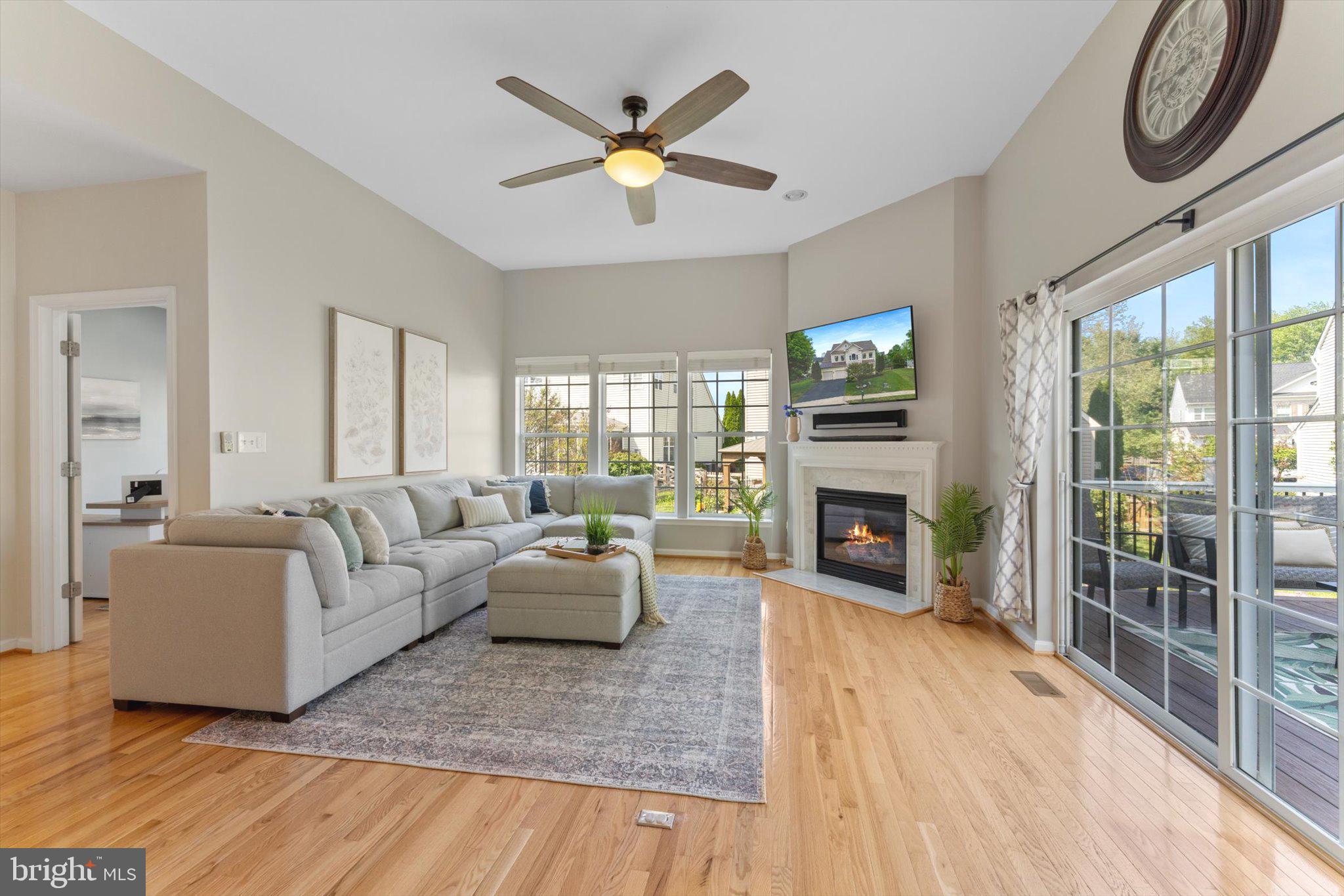 9573 Loma Dr