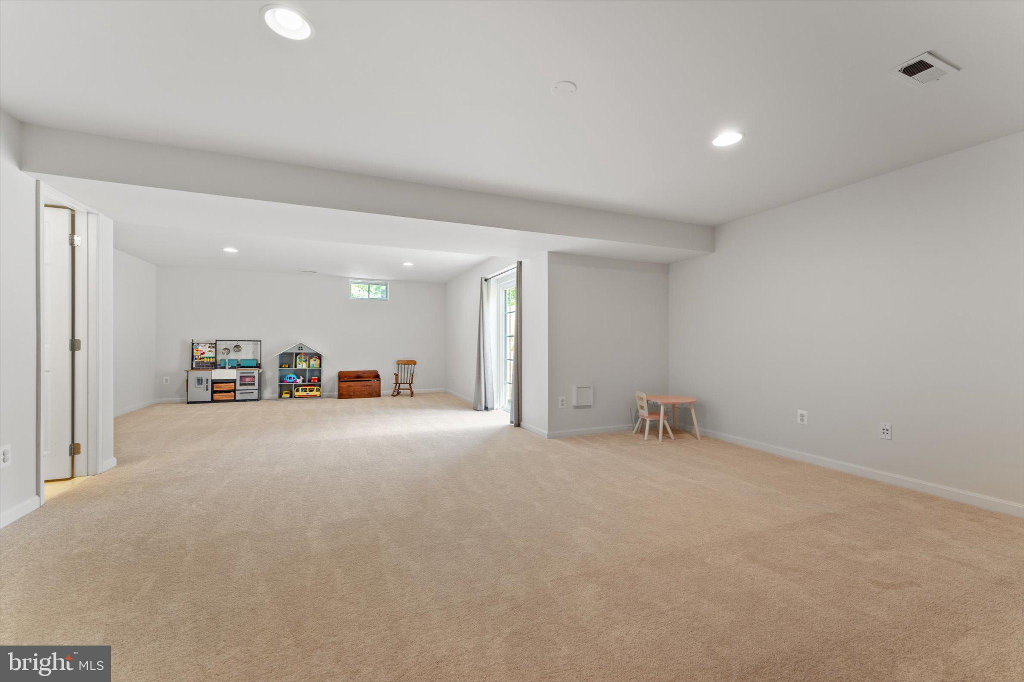 9573 Loma Dr