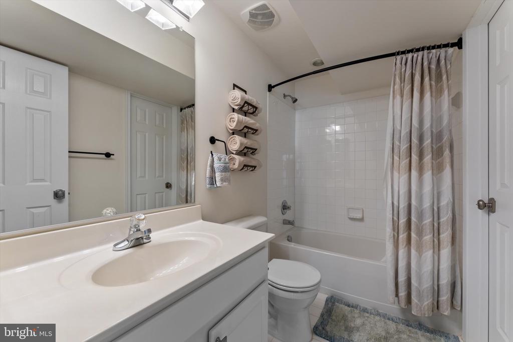 9573 Loma Dr