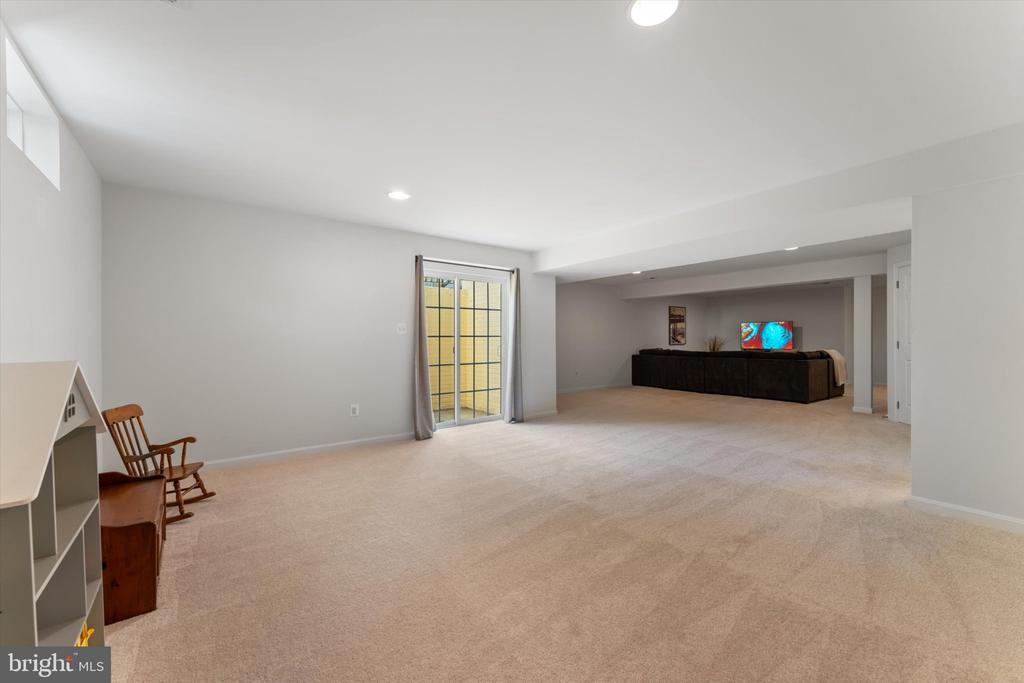 9573 Loma Dr