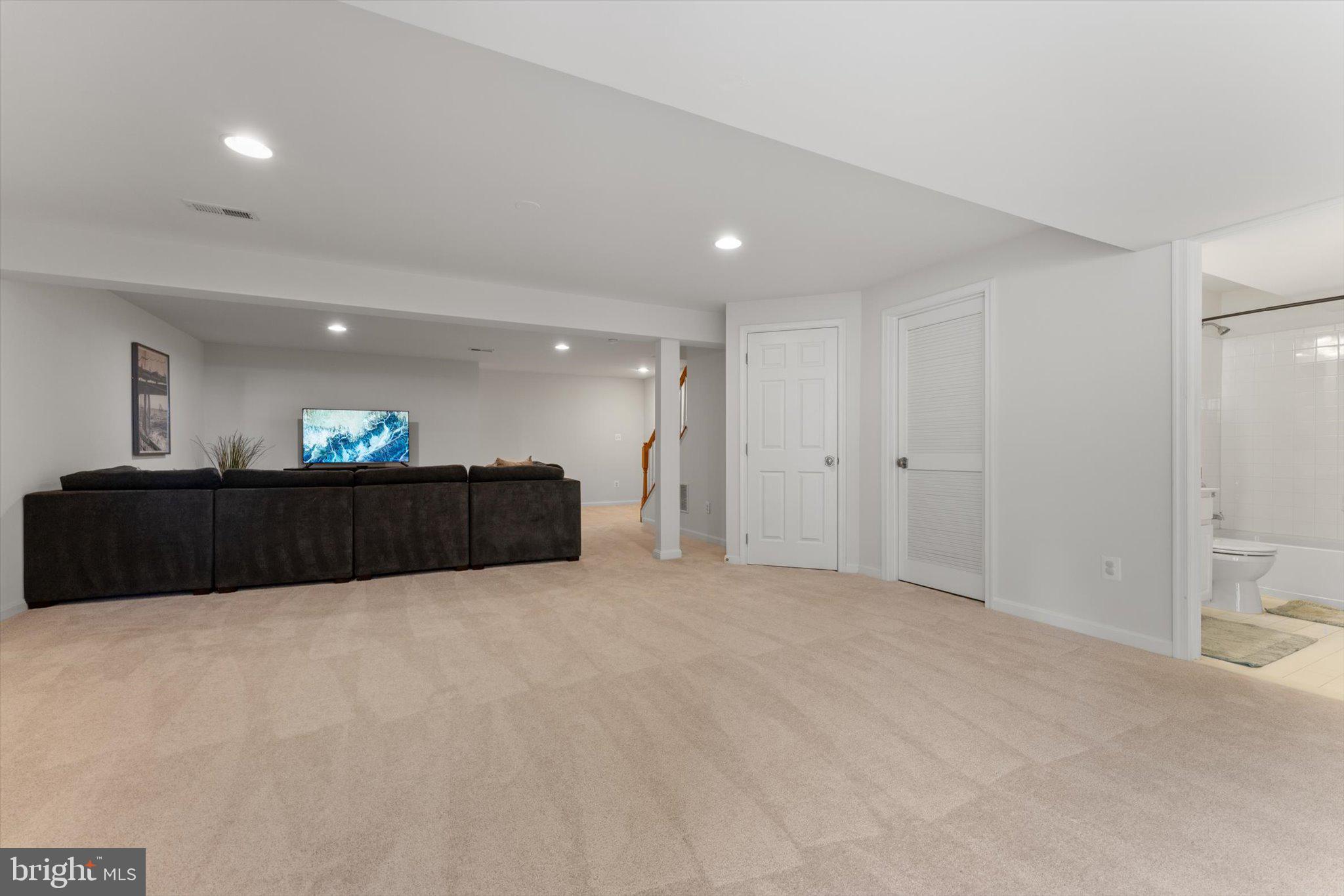 9573 Loma Dr