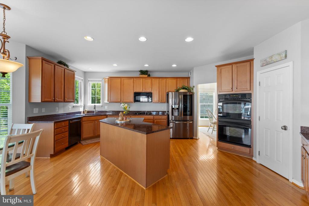 9573 Loma Dr