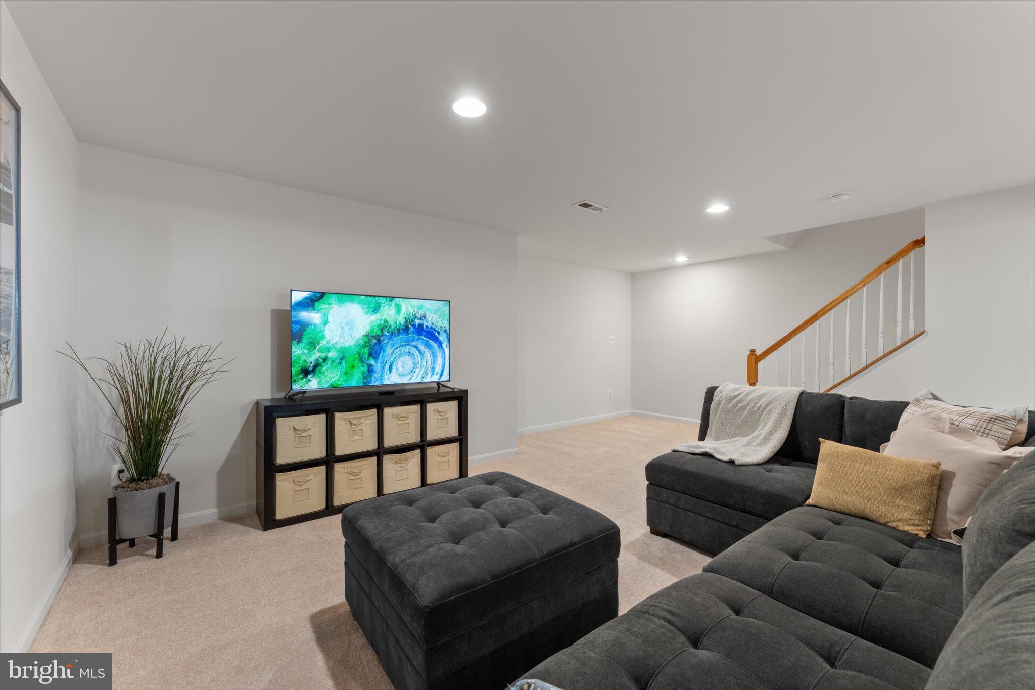 9573 Loma Dr