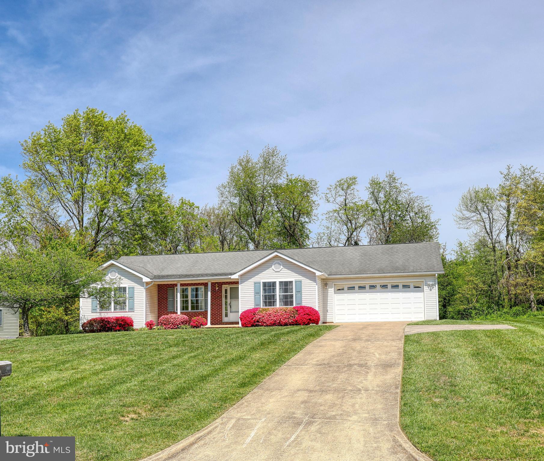 716 W High St