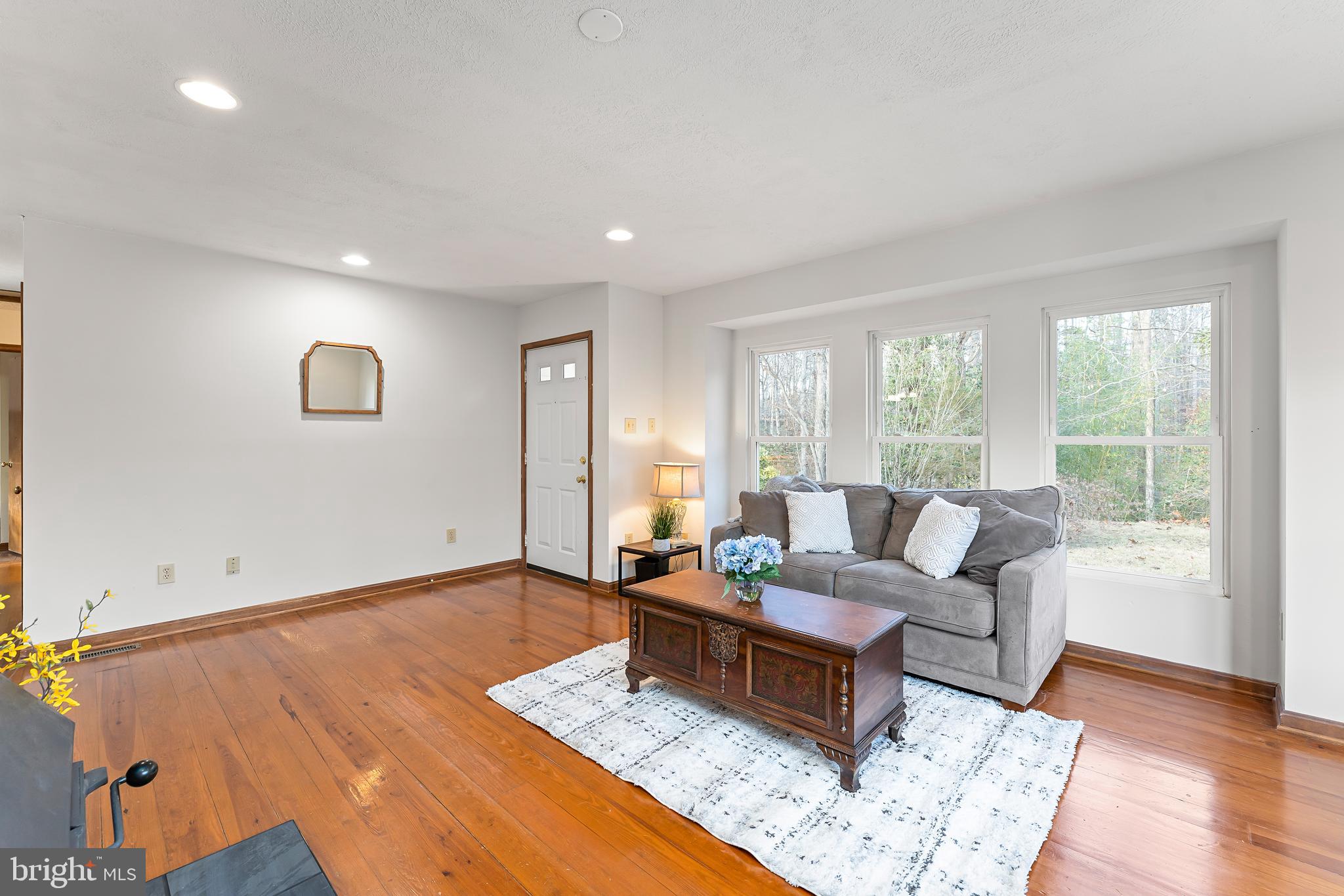8800 Old Mill Ln