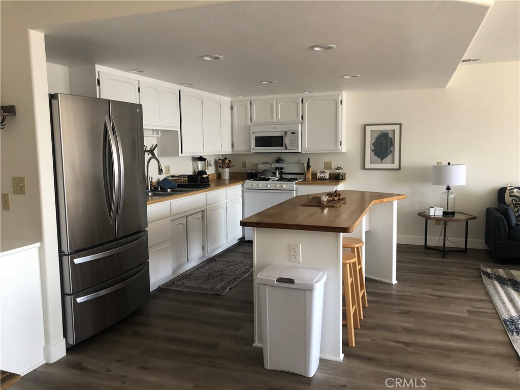 1124 -A Front Street