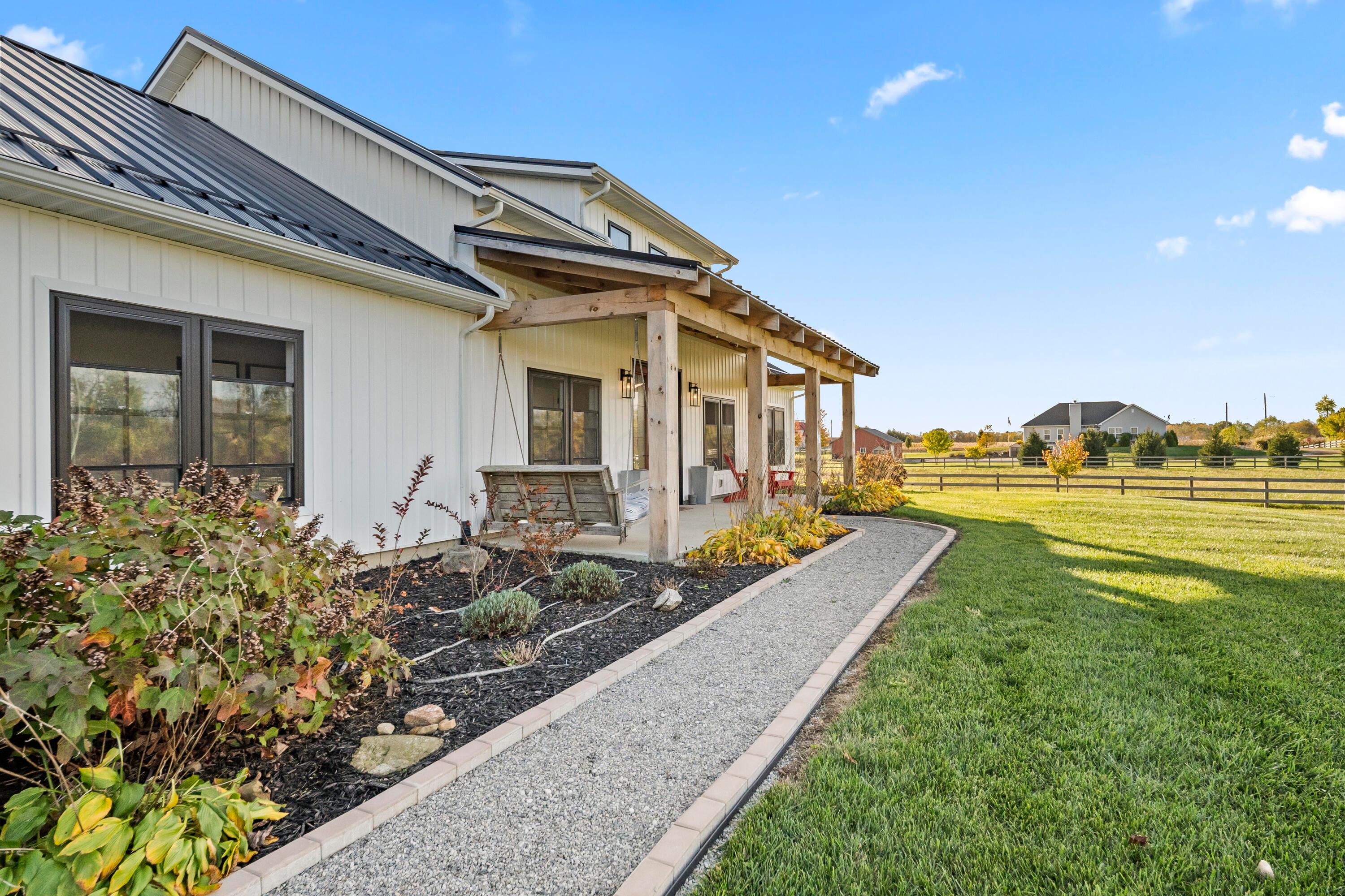 Equestrian property with barn near Lobdell Reserve