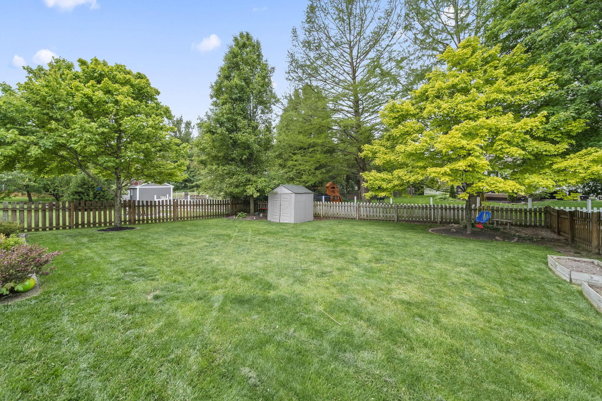 965 Thornapple Grove