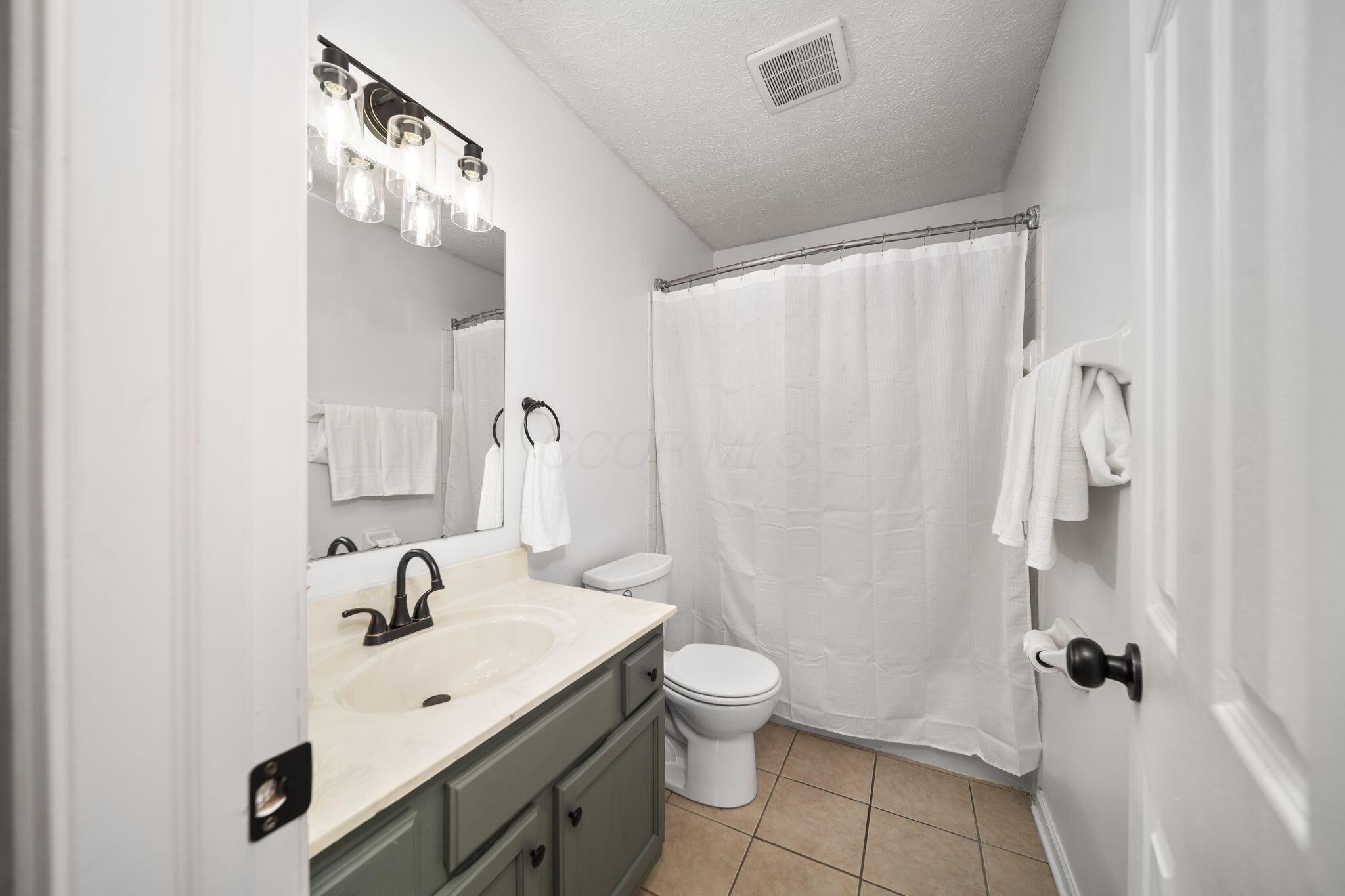 965 Thornapple Grove