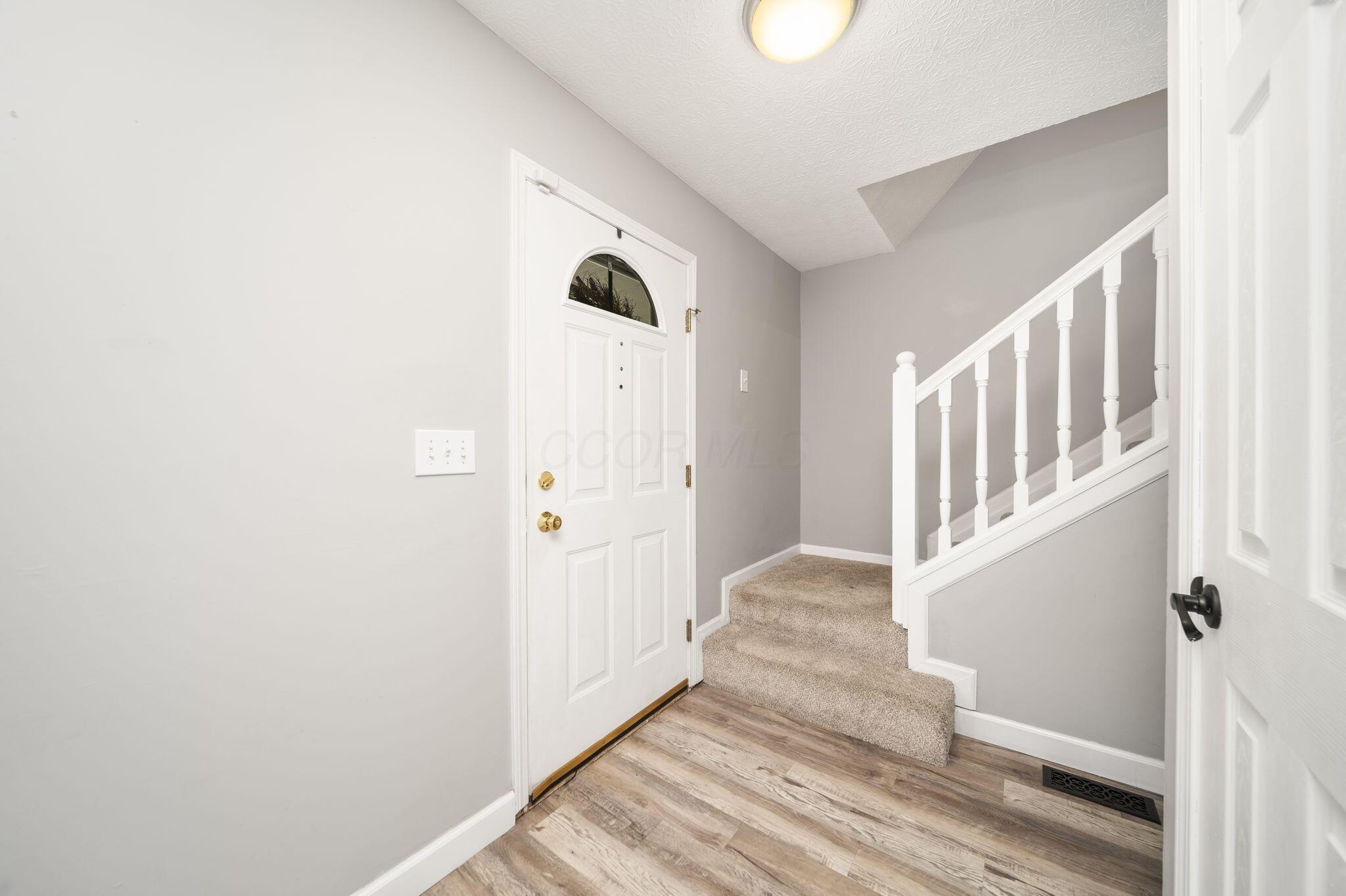 965 Thornapple Grove