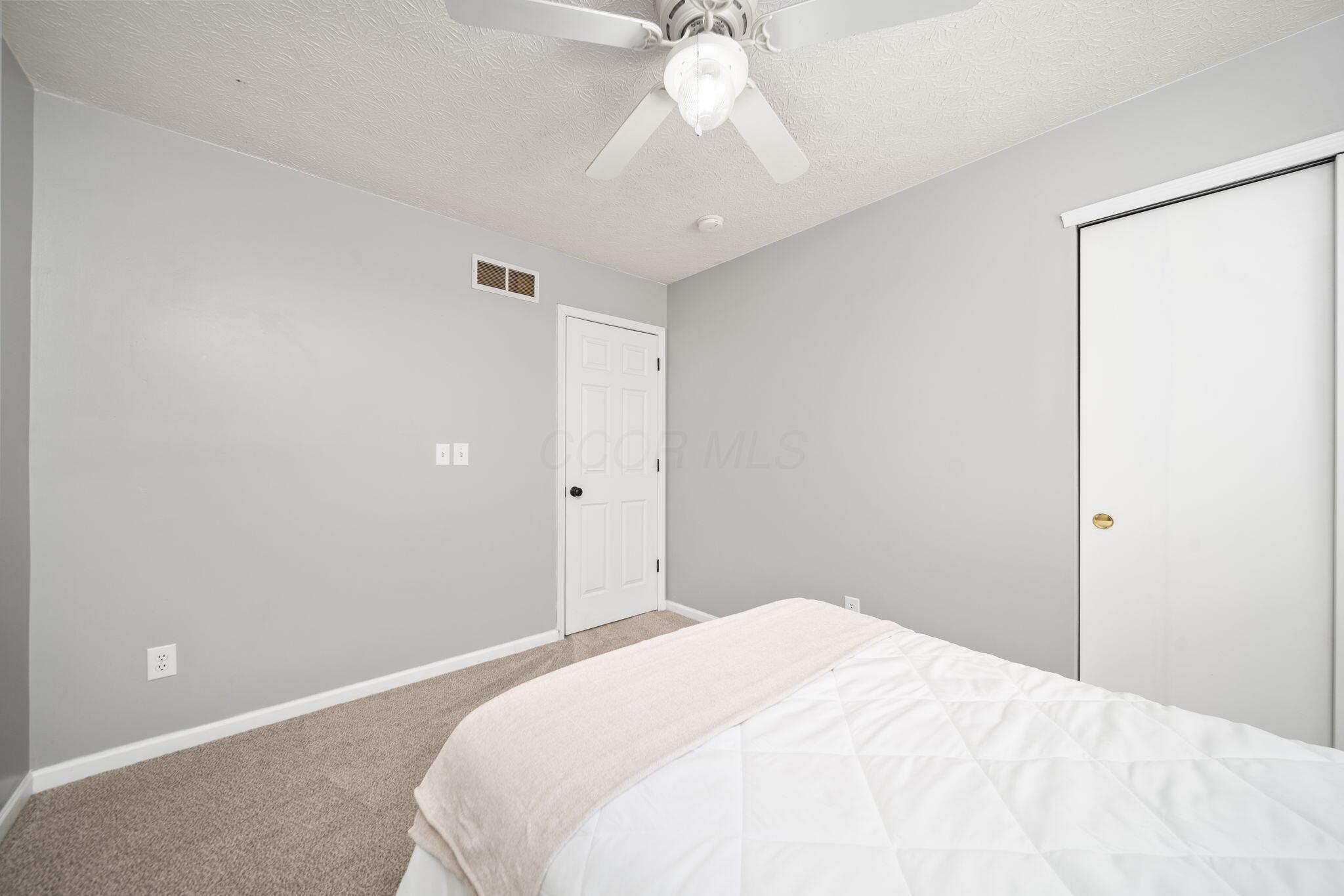 965 Thornapple Grove