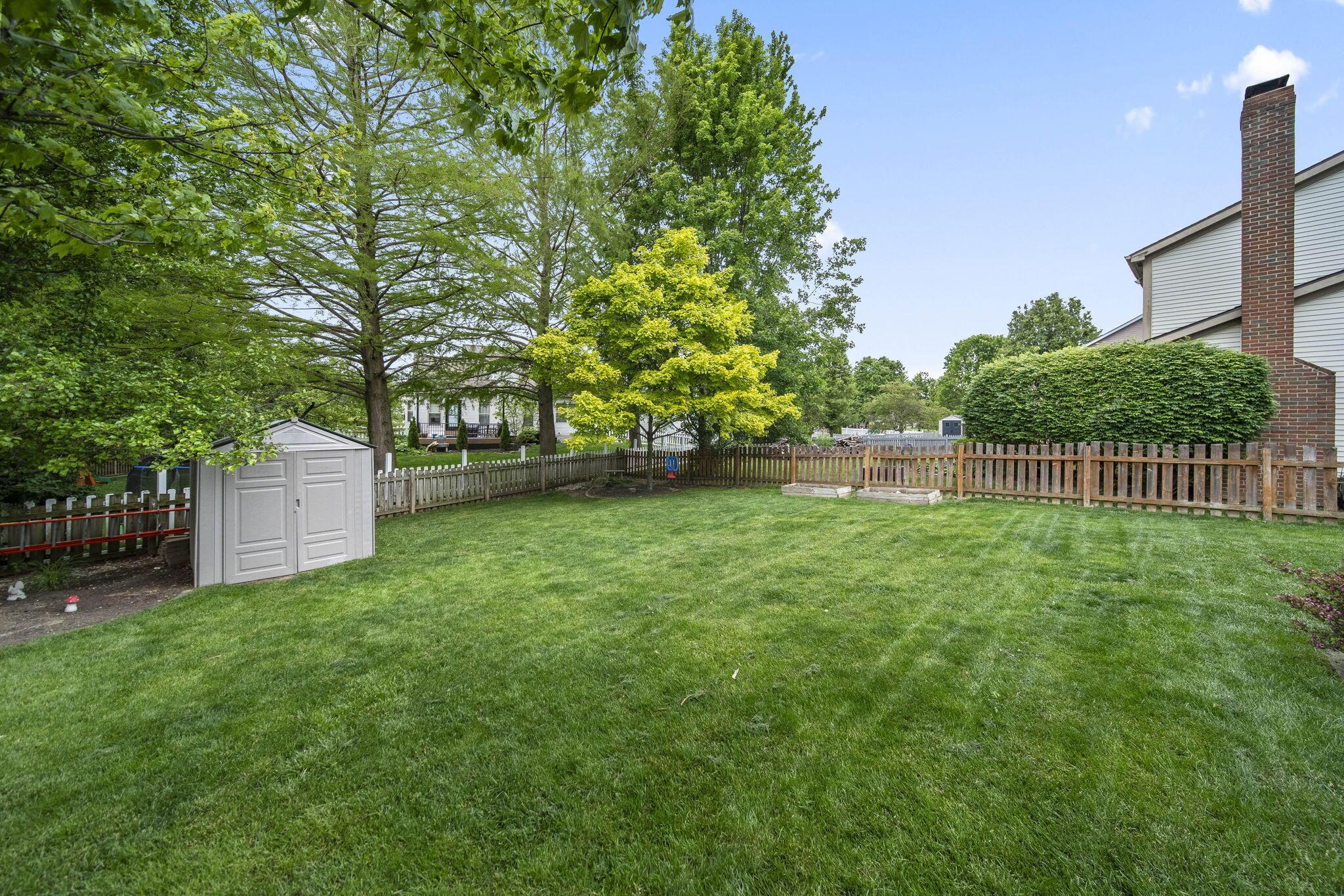 965 Thornapple Grove