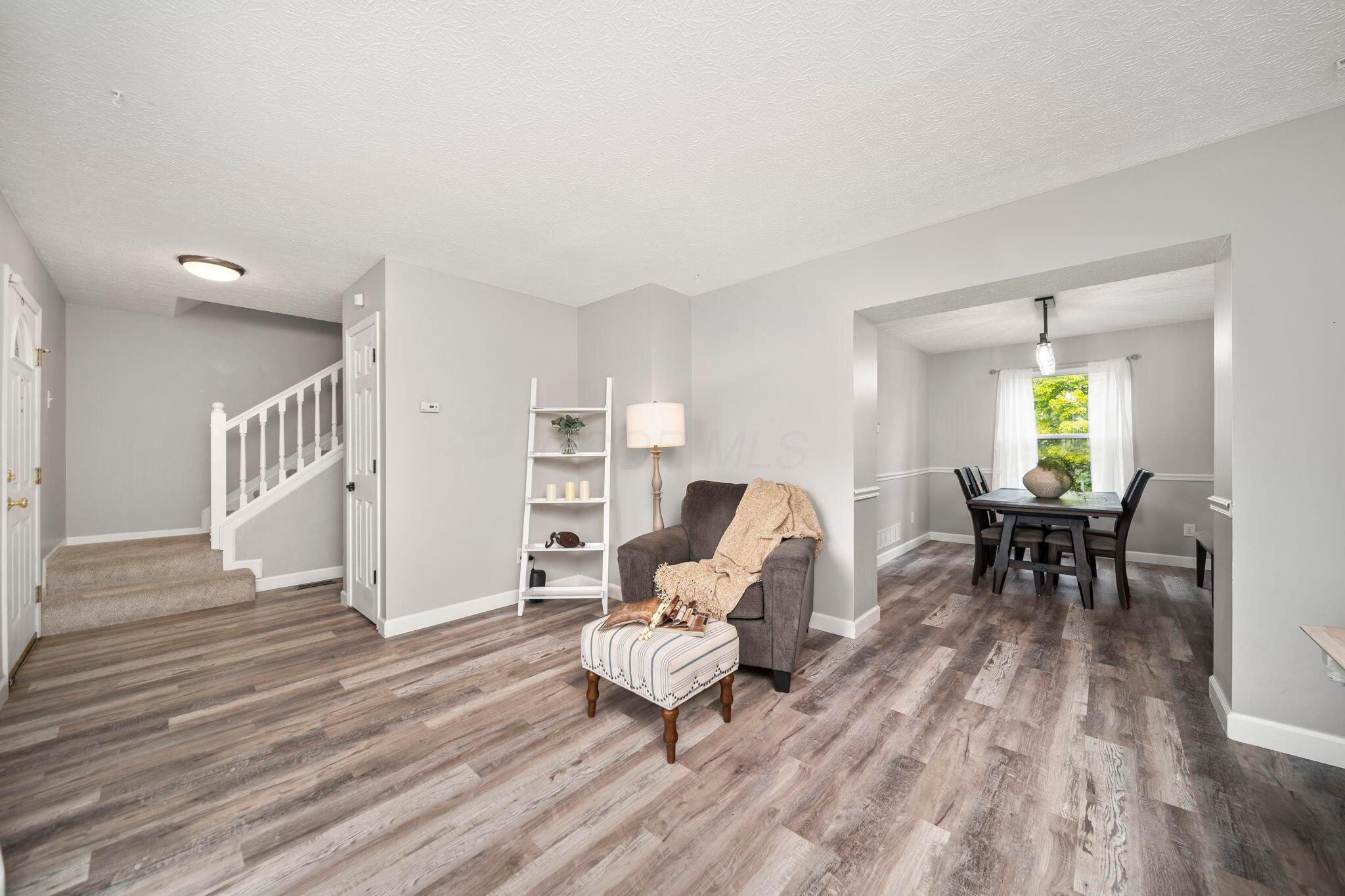 965 Thornapple Grove