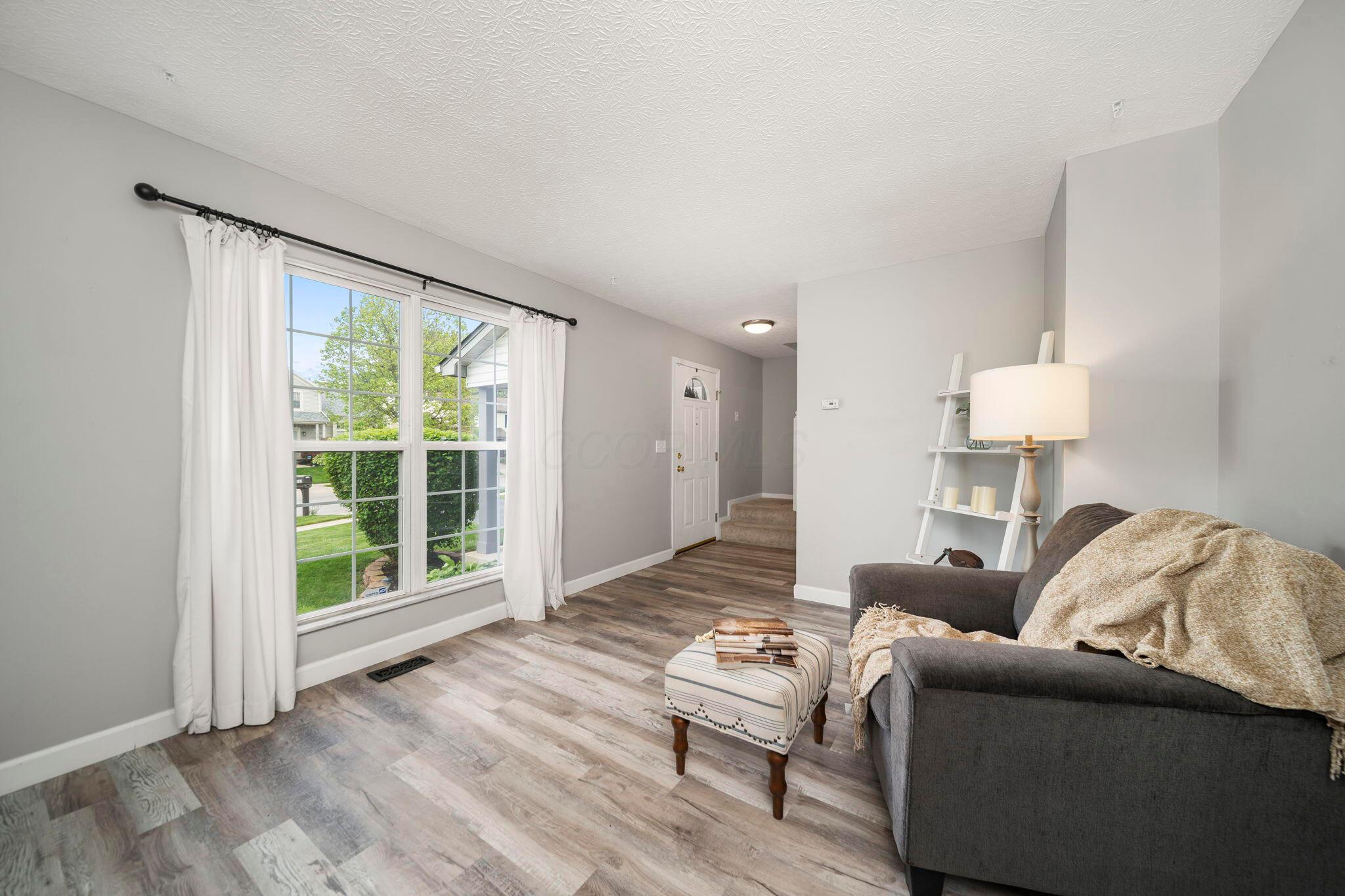 965 Thornapple Grove