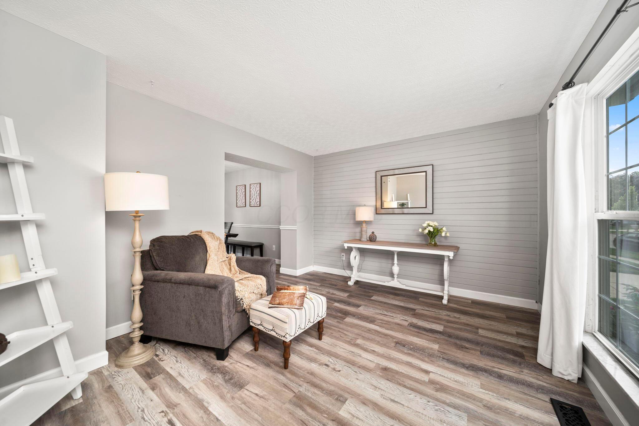 965 Thornapple Grove