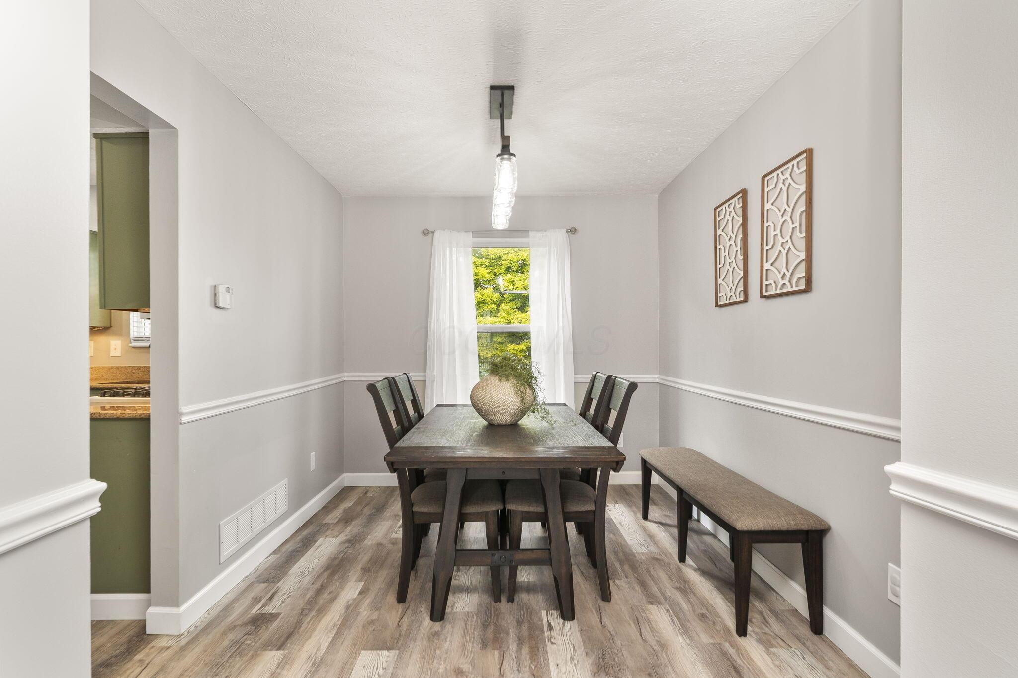 965 Thornapple Grove