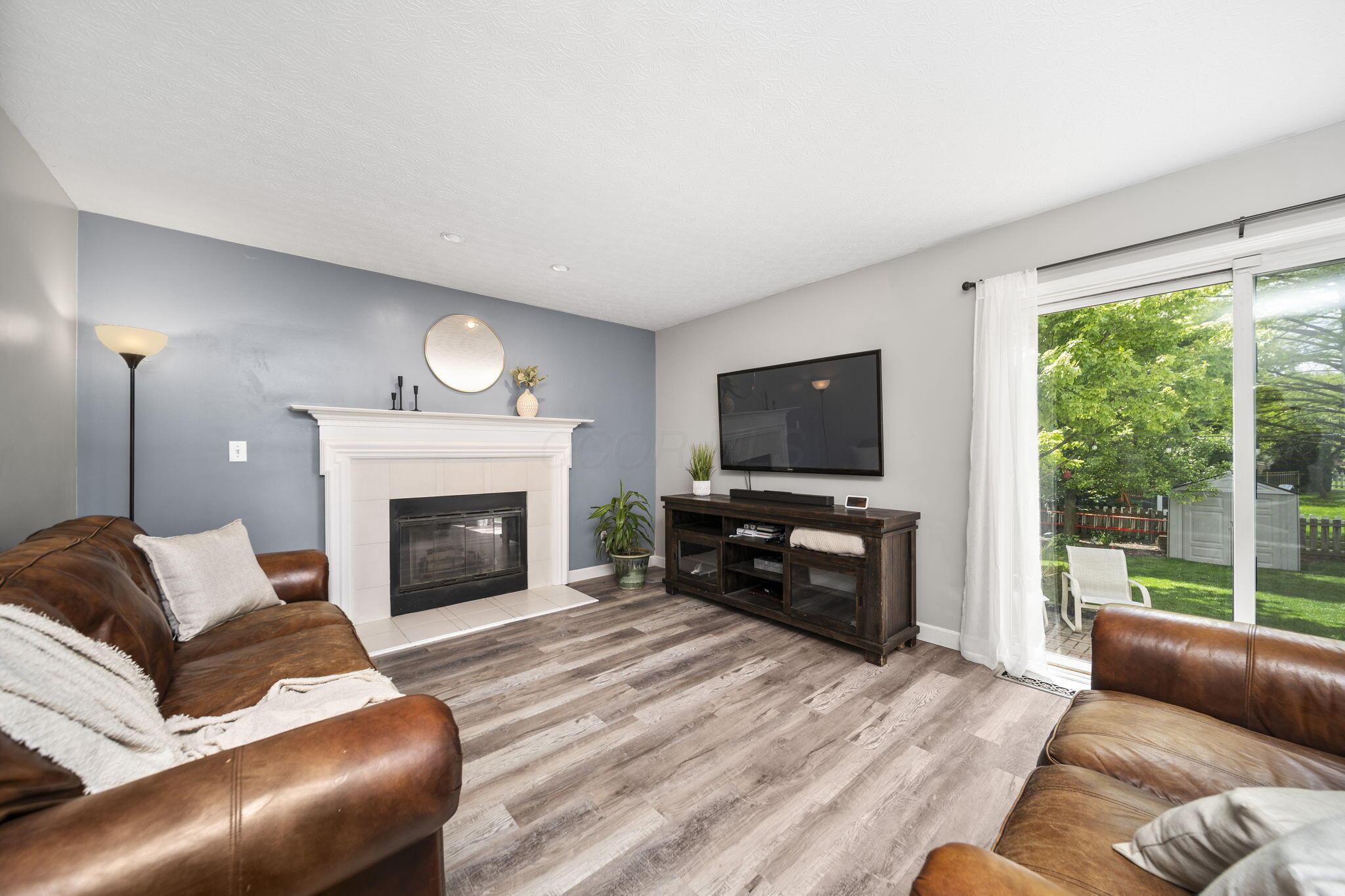 965 Thornapple Grove