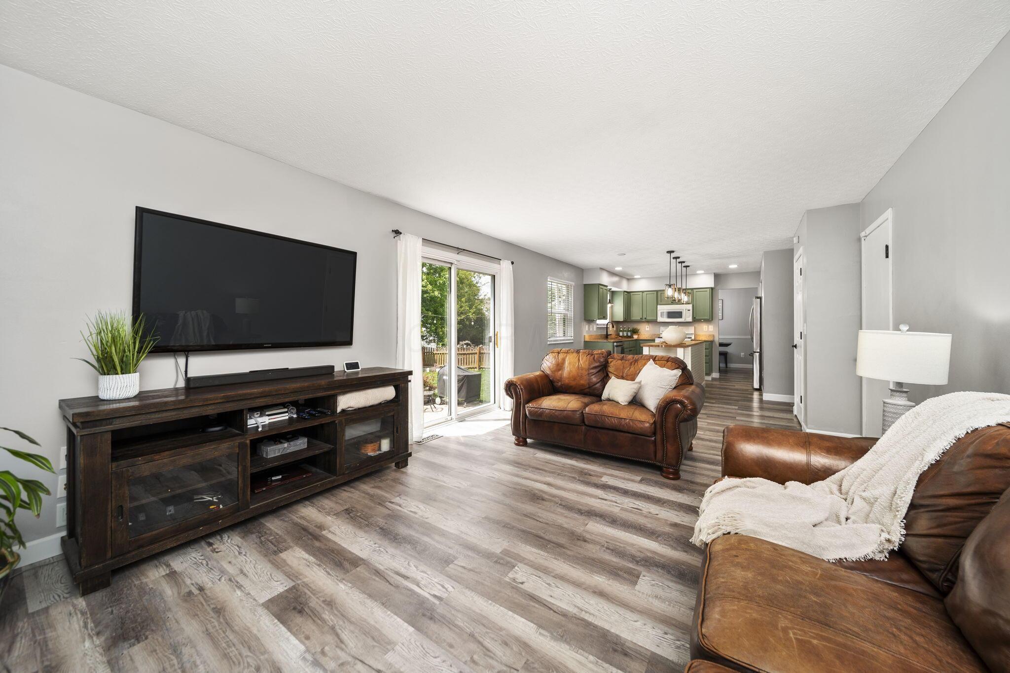 965 Thornapple Grove