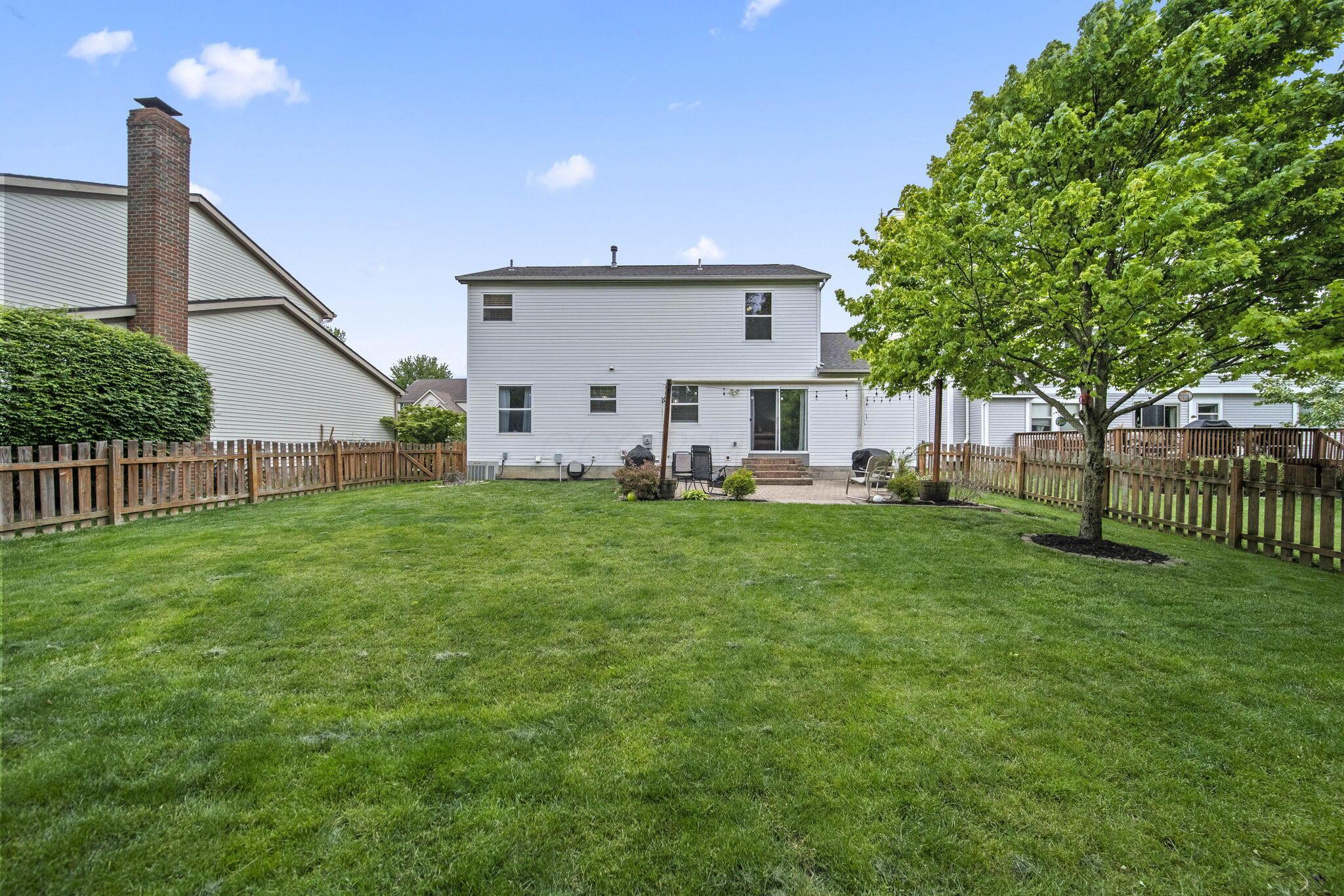 965 Thornapple Grove